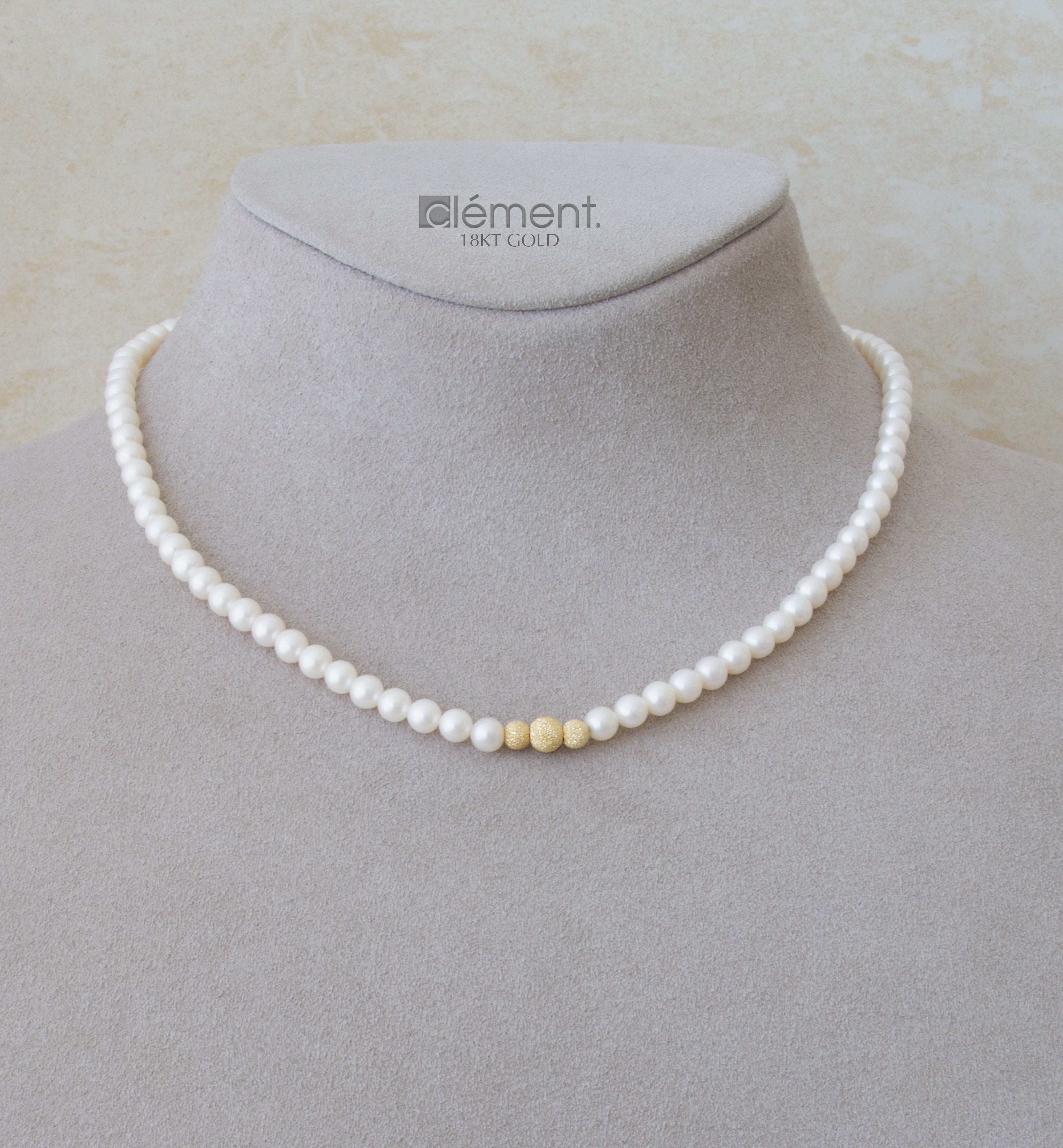 FW Cultured Pearl Necklace with 18ct Gold Inserts