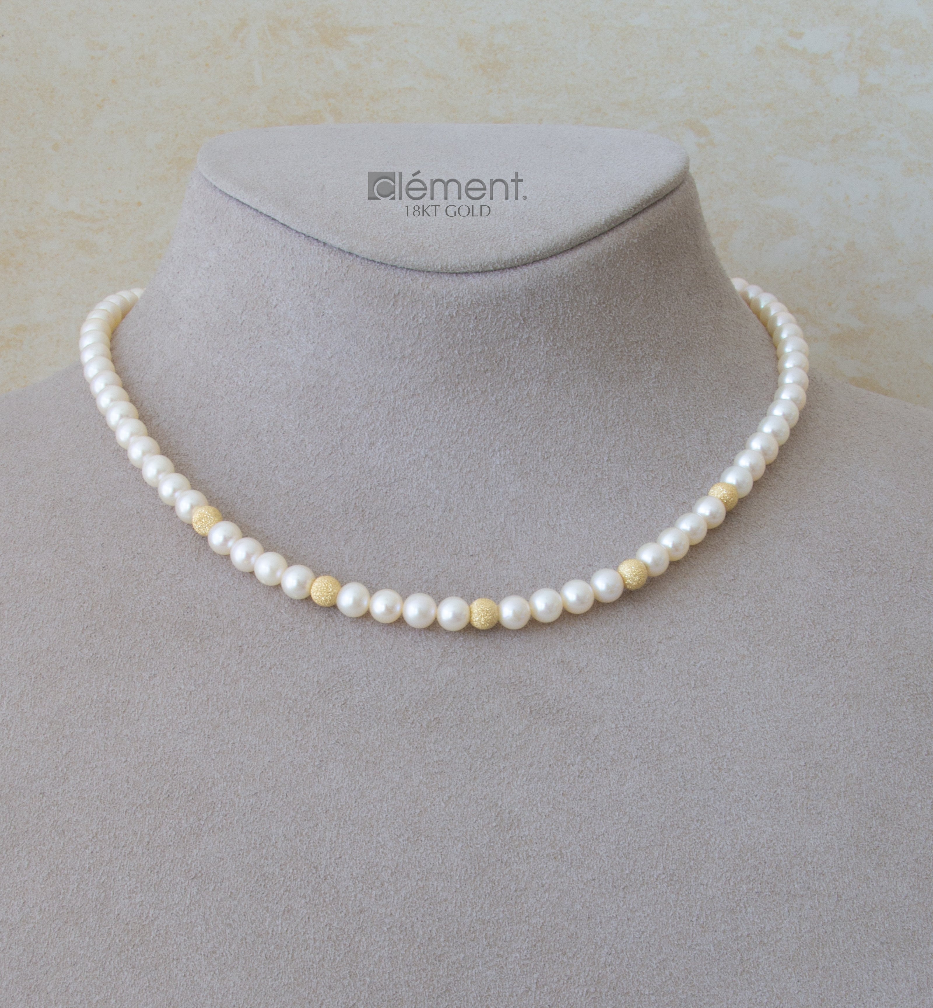 FW Cultured Pearl Necklace with 18ct Gold Inserts