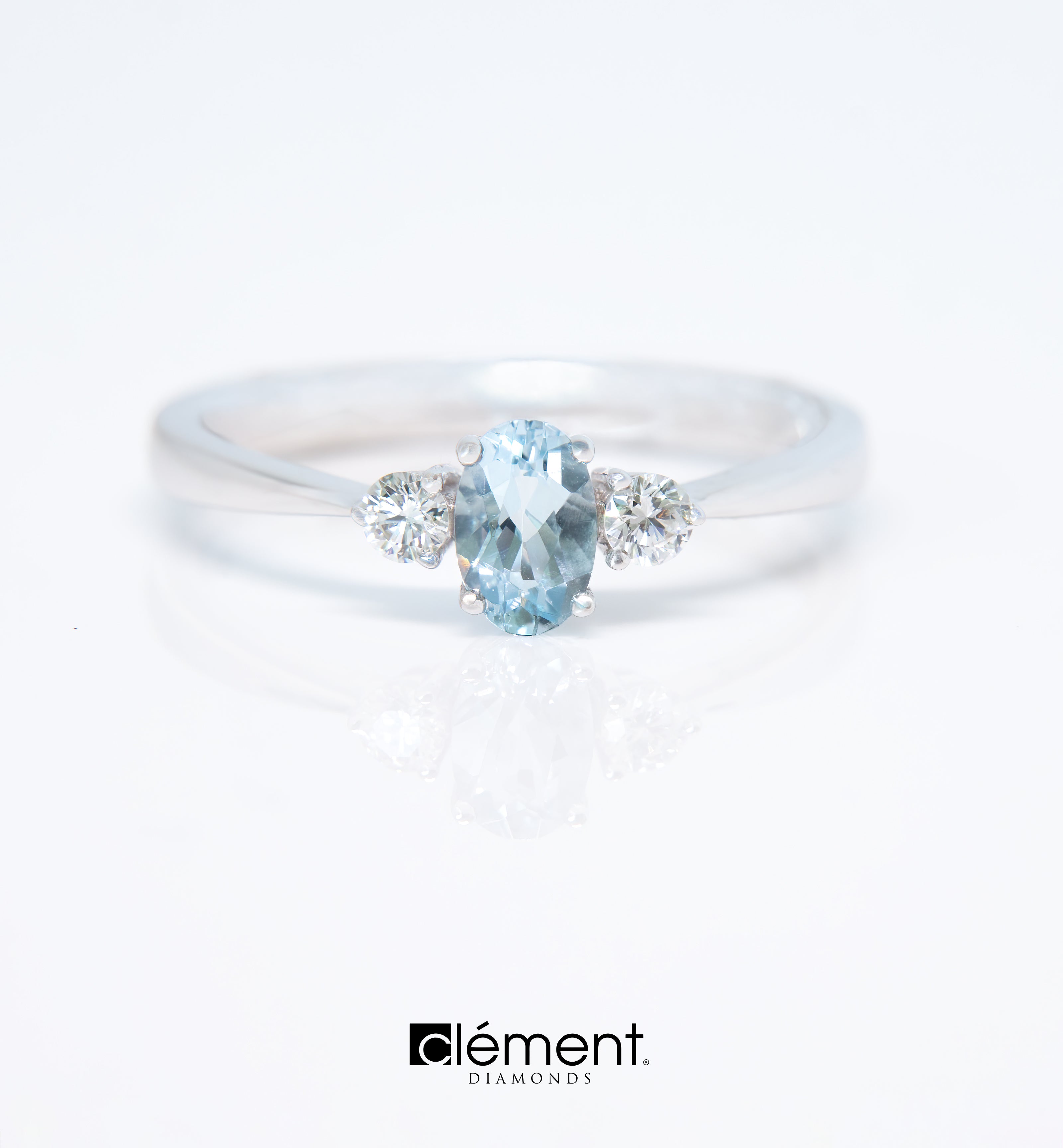 18ct White Gold Diamond and Aquamarine Ring
