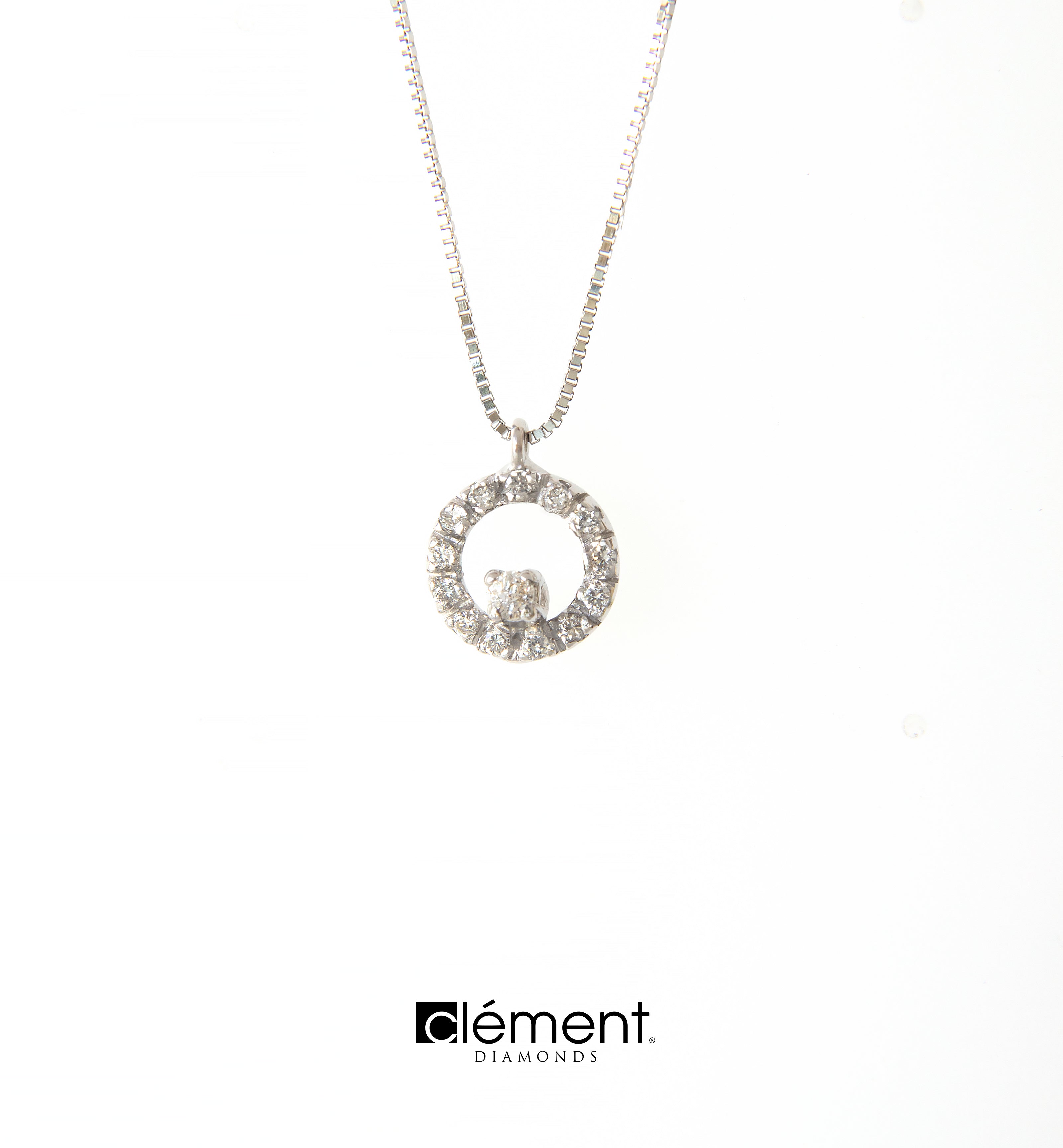 18ct White Gold Diamond Pendant