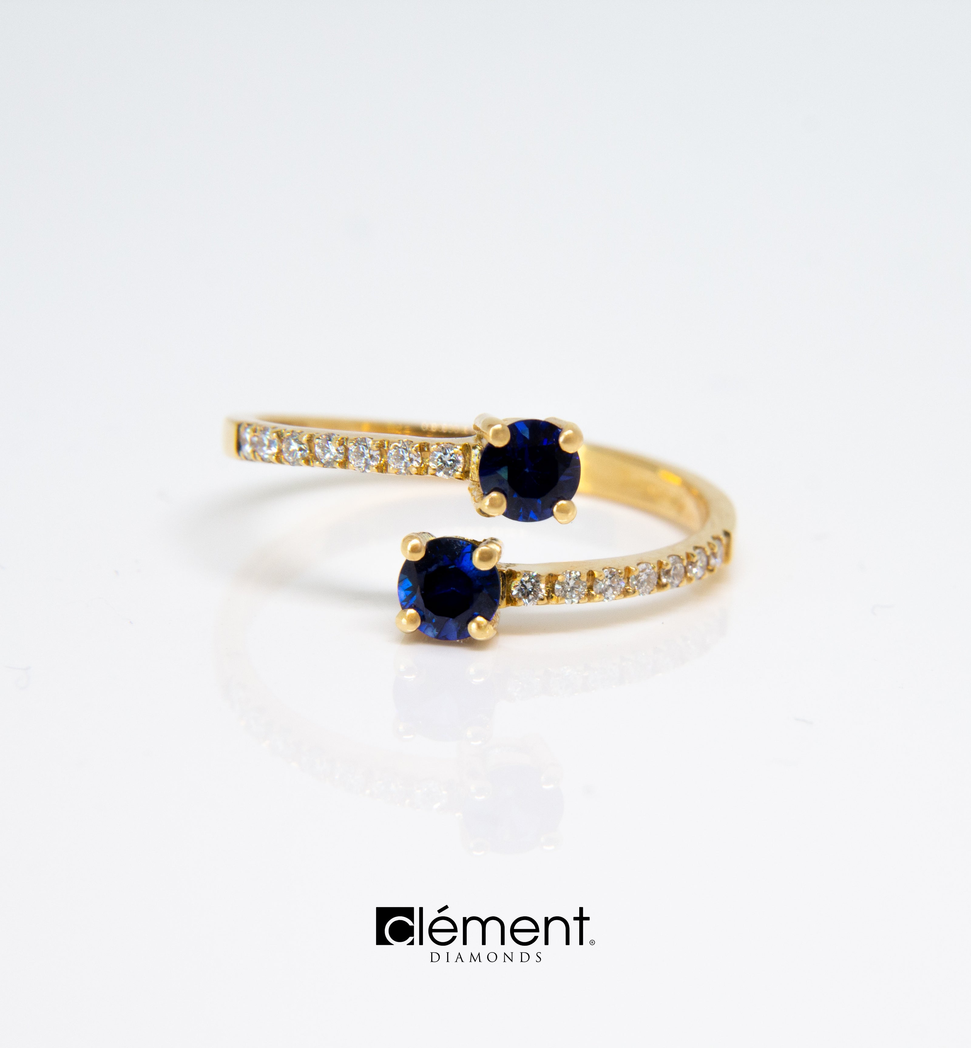 18ct Yellow Gold Ring with Diamonds and Blue Sapphire