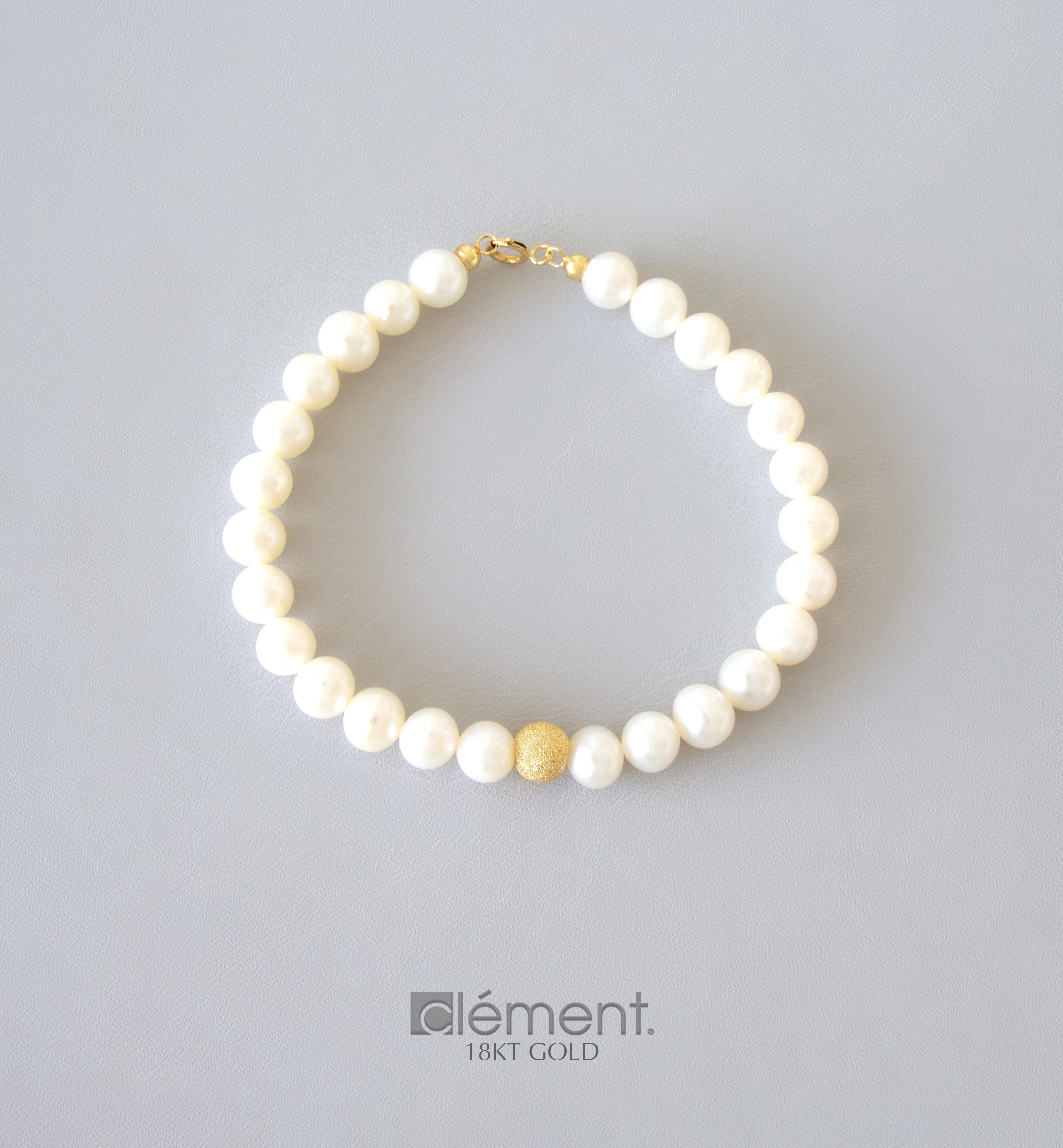 FW Cultured Pearl Bracelet with 18ct Gold Insert
