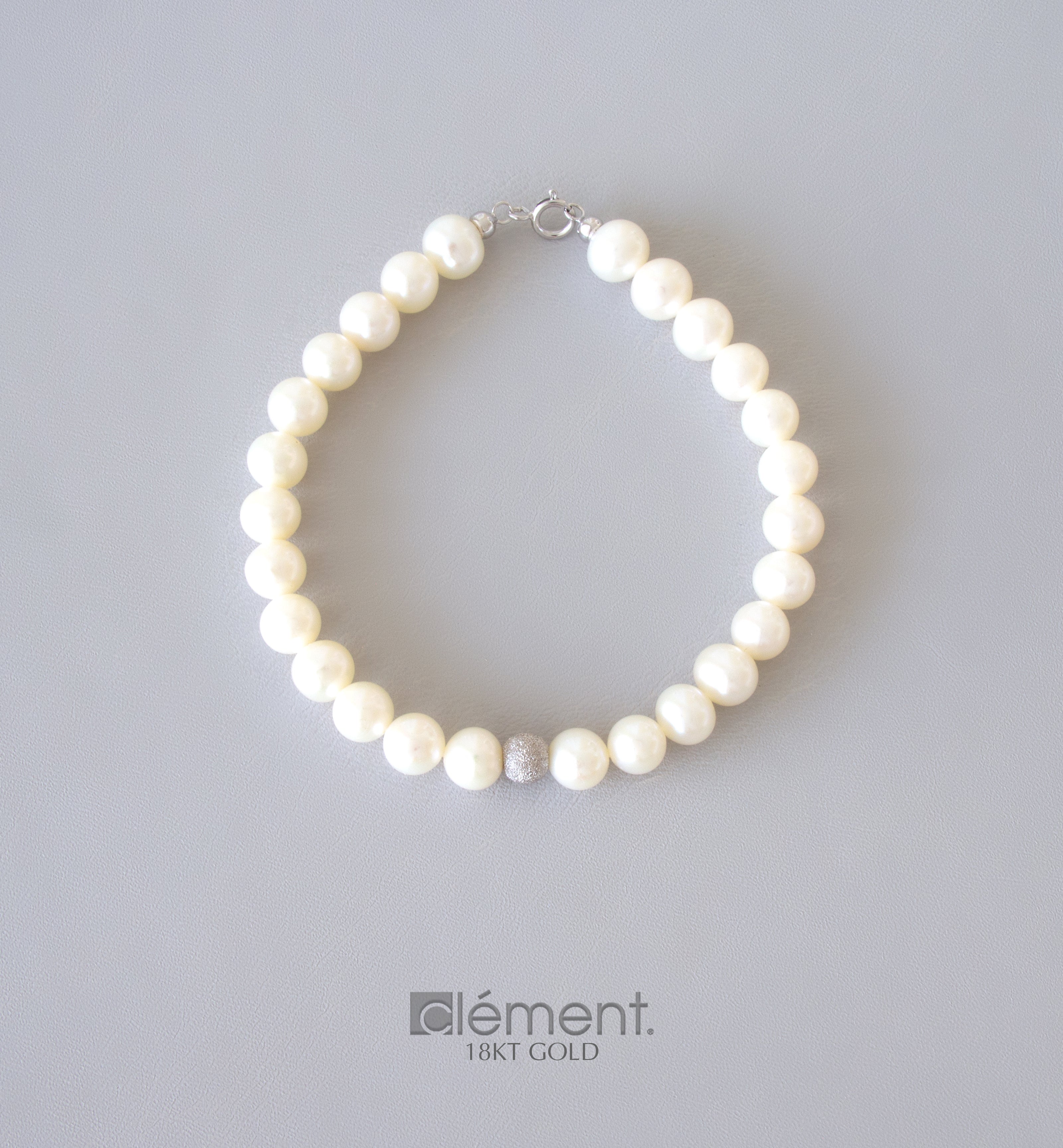 FW Cultured Pearl Bracelet with 18ct Gold Inserts