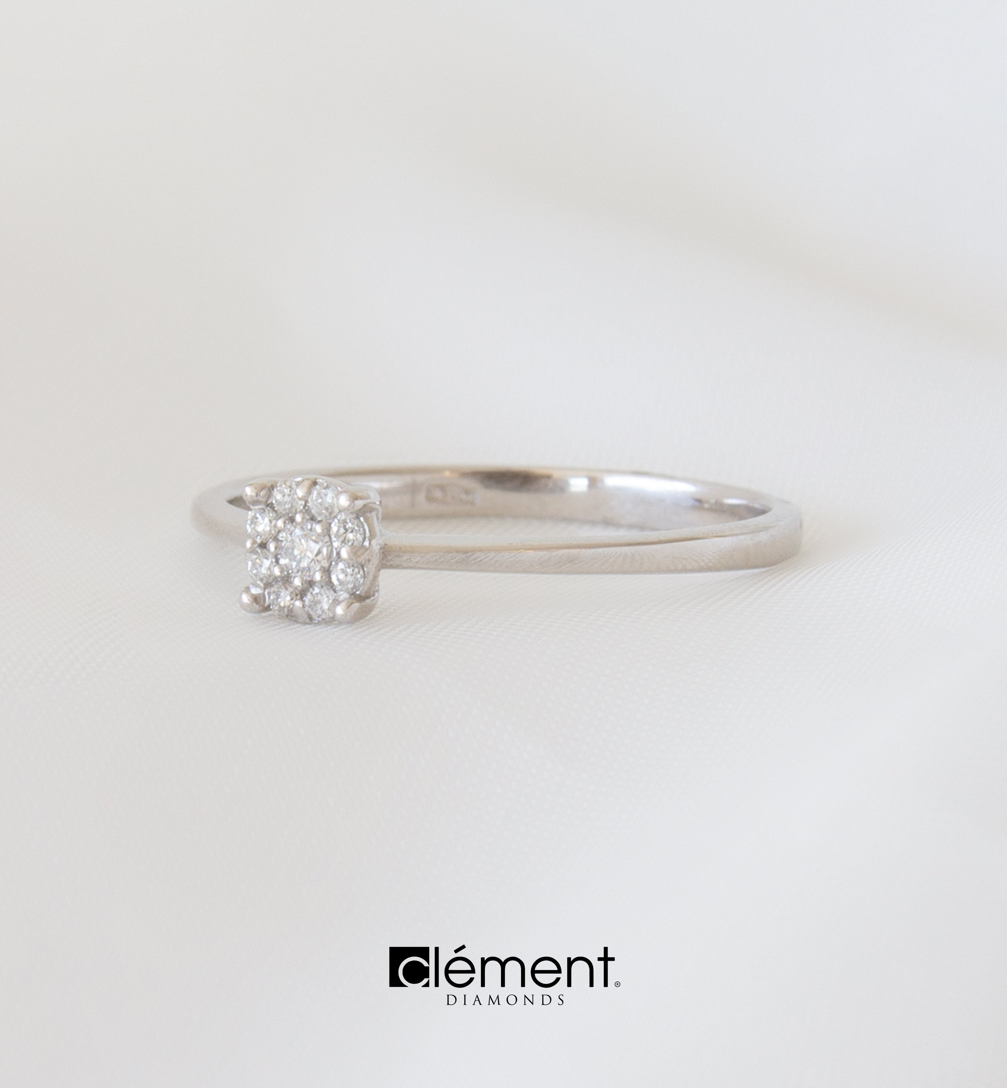 18ct Gold White Gold Cluster of Diamond Ring