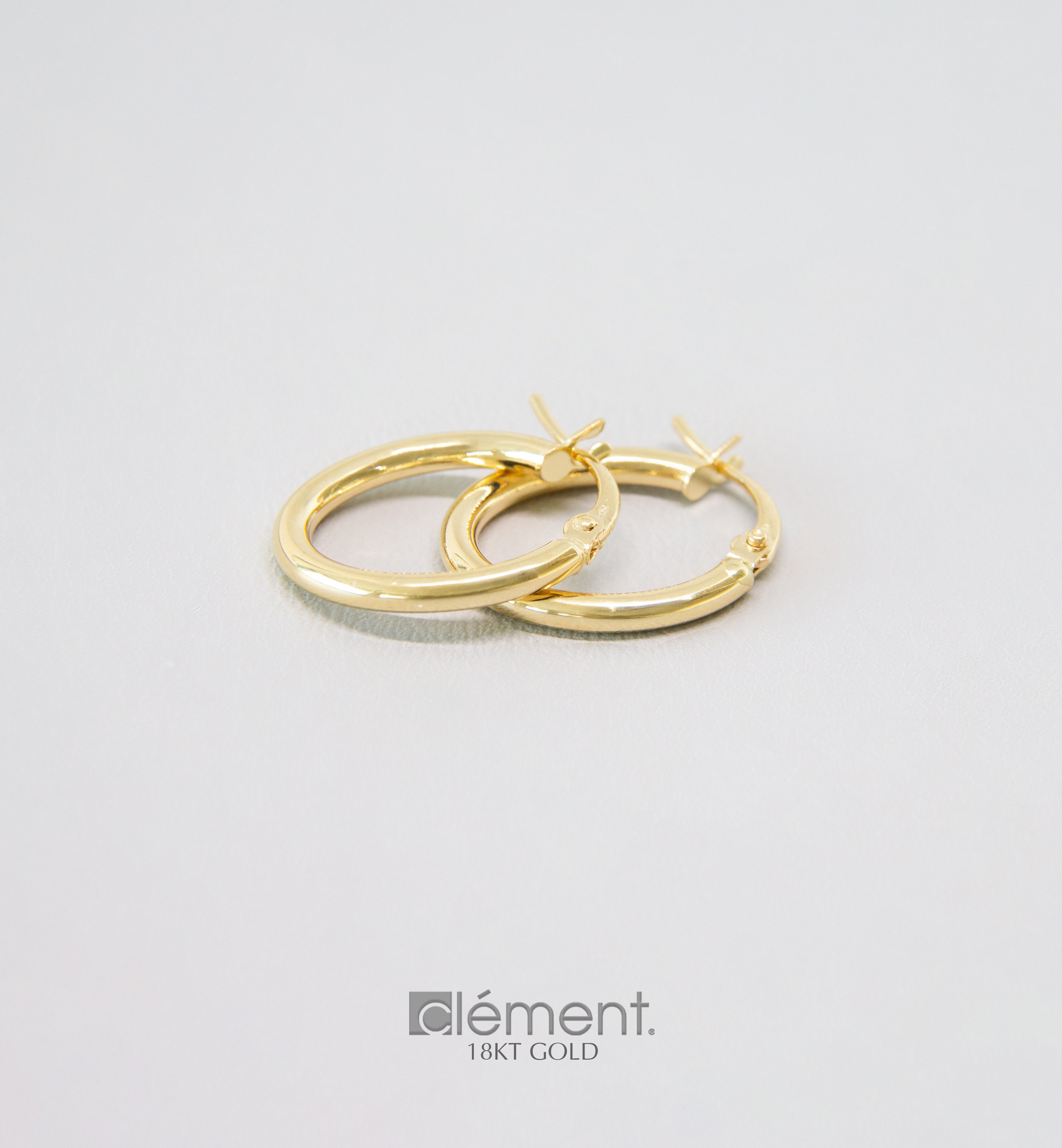 18ct Yellow Gold Oval Hoop Earrings