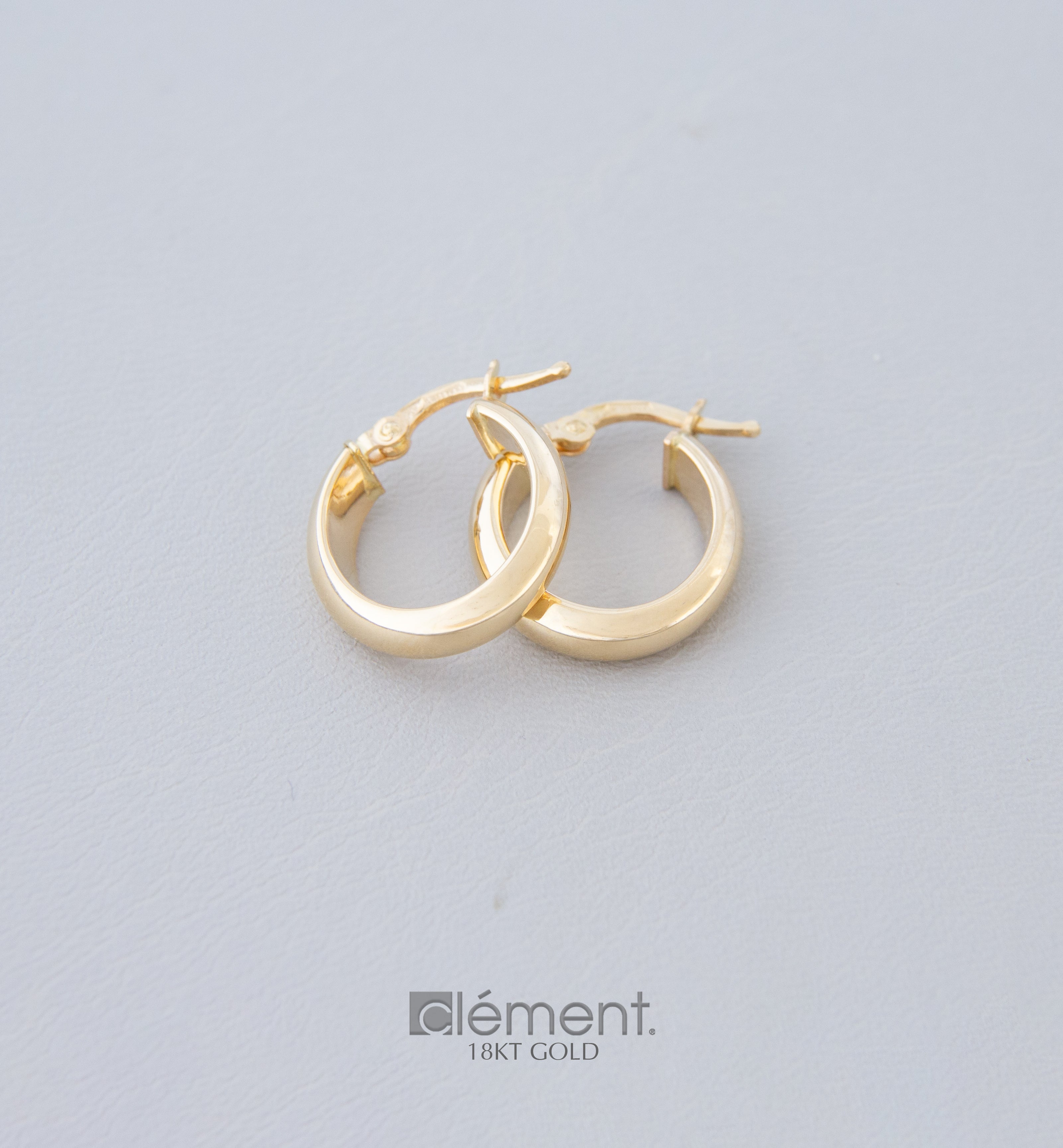 18ct Yellow Gold Oval Hoop Earrings