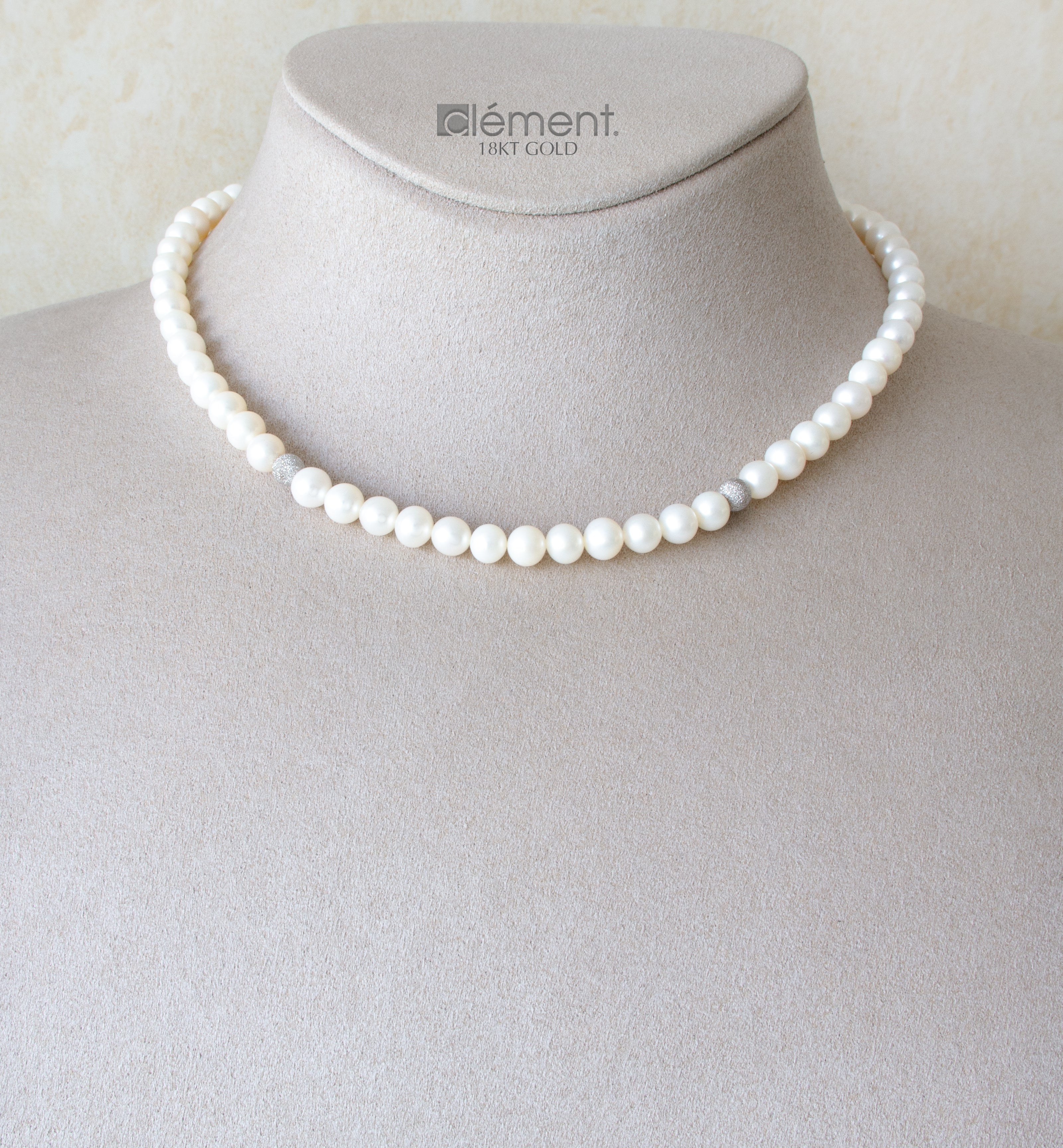 FW Cultured Pearl Necklace with 18ct Gold Inserts