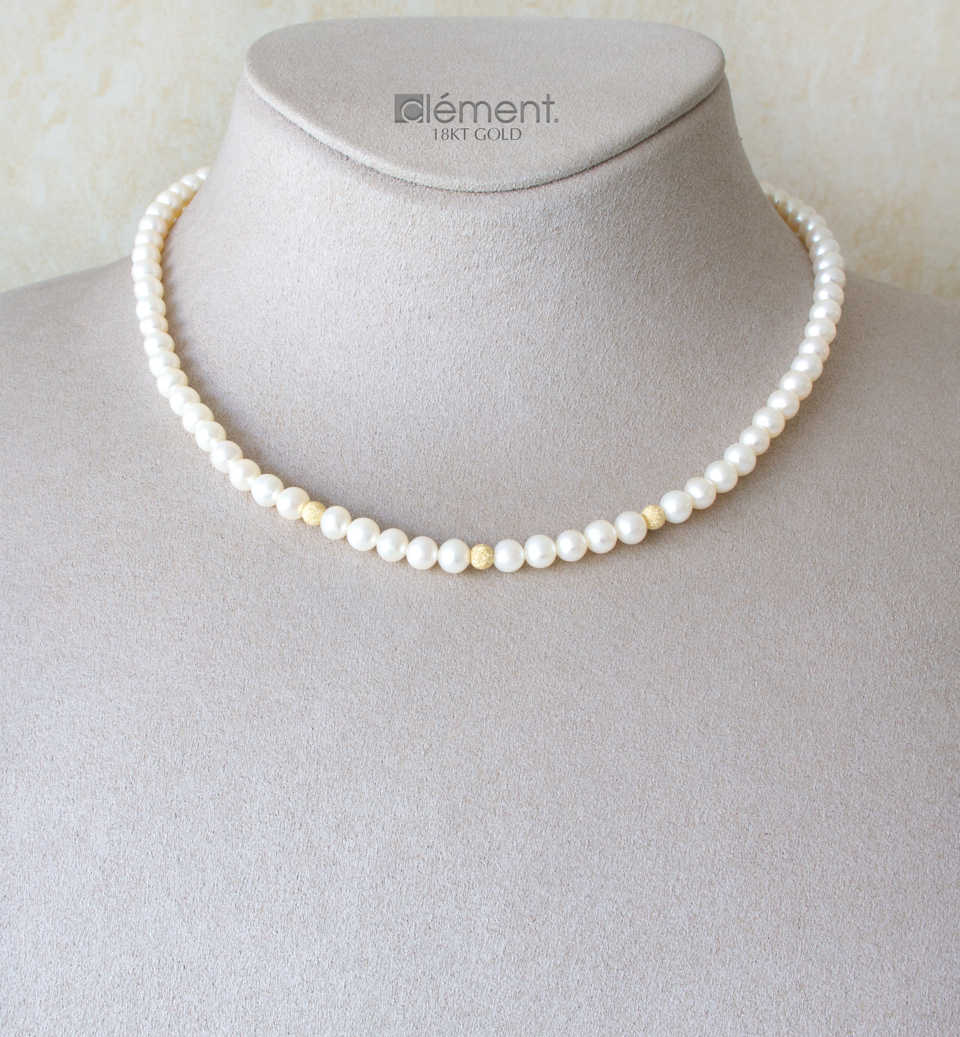 FW Cultured Pearl Necklace with 18ct Gold Inserts
