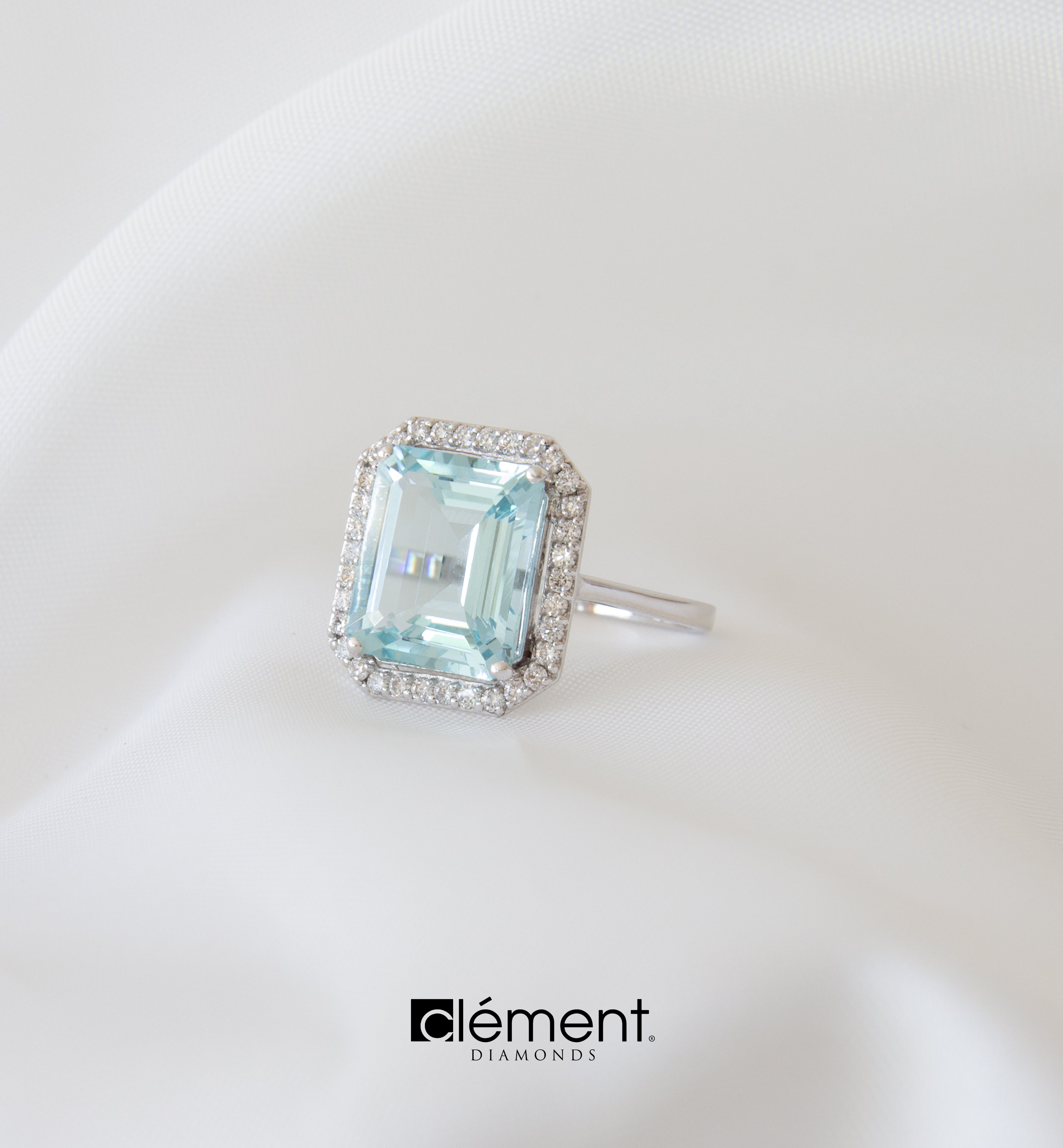 18ct White Gold Diamond & Aquamarine Ring