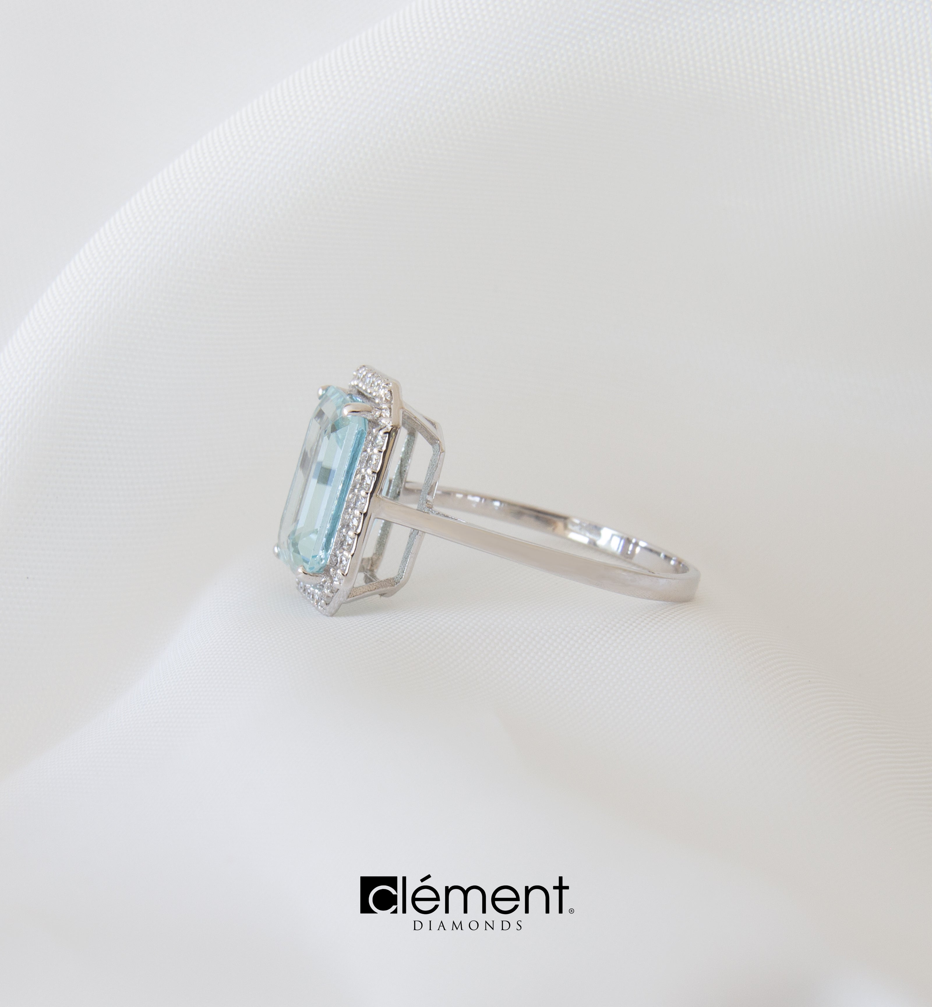 18ct White Gold Diamond & Aquamarine Ring
