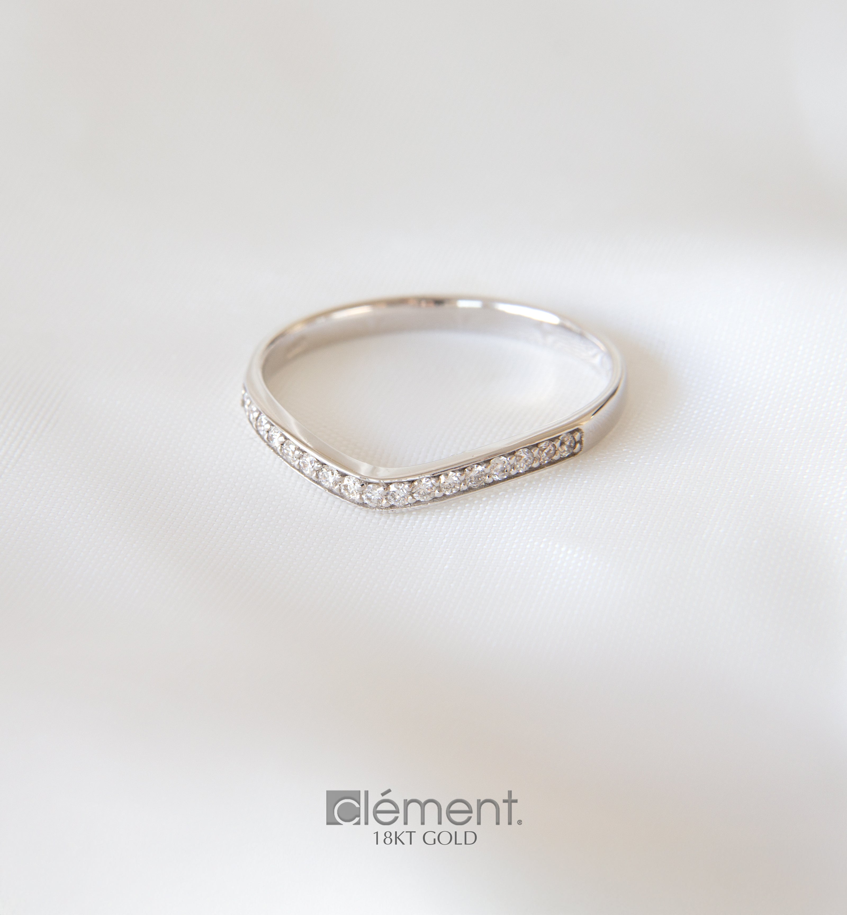 18ct White Gold V-Shape Diamond Ring