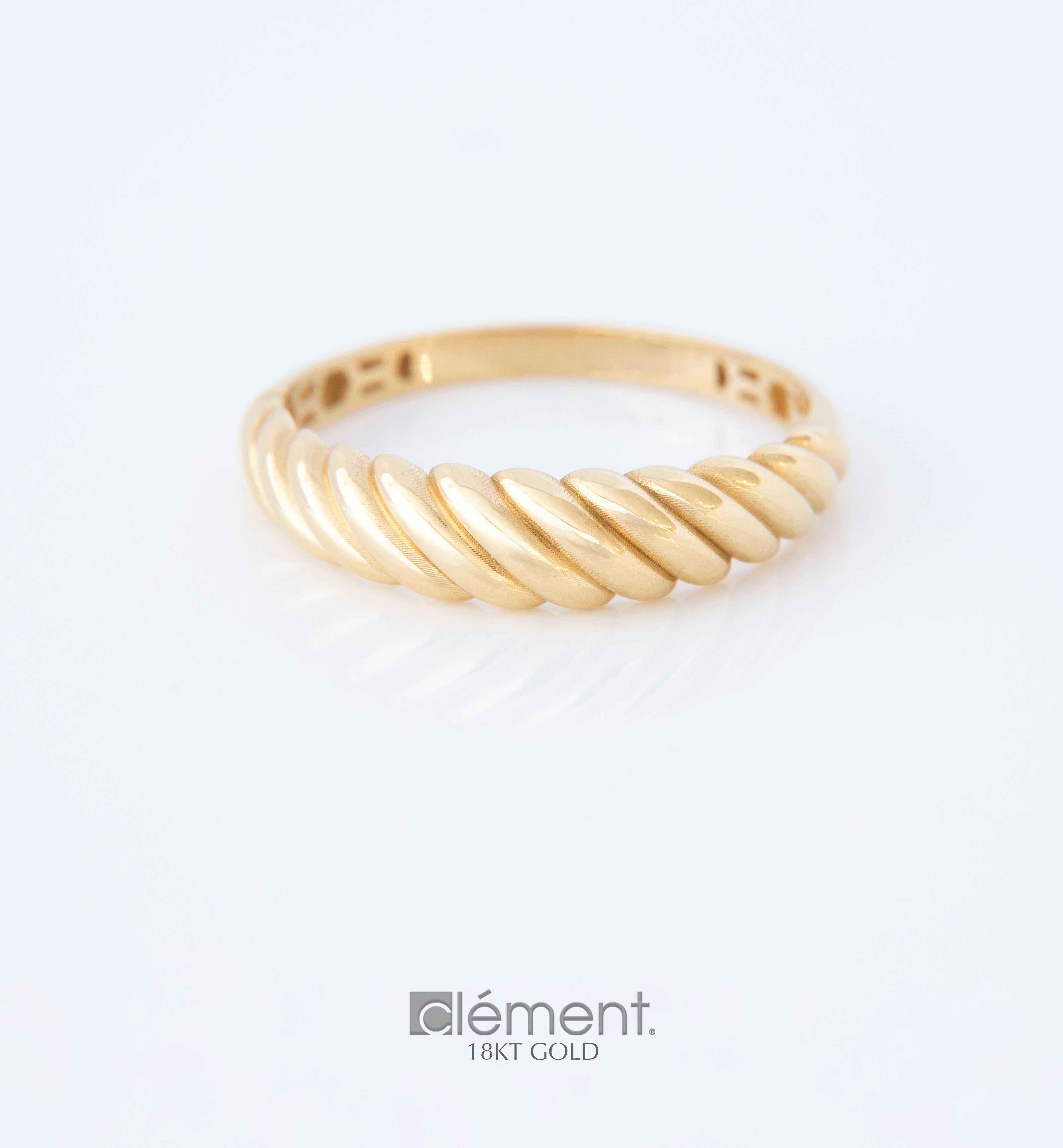 18ct Yellow Gold Shell Design Ring