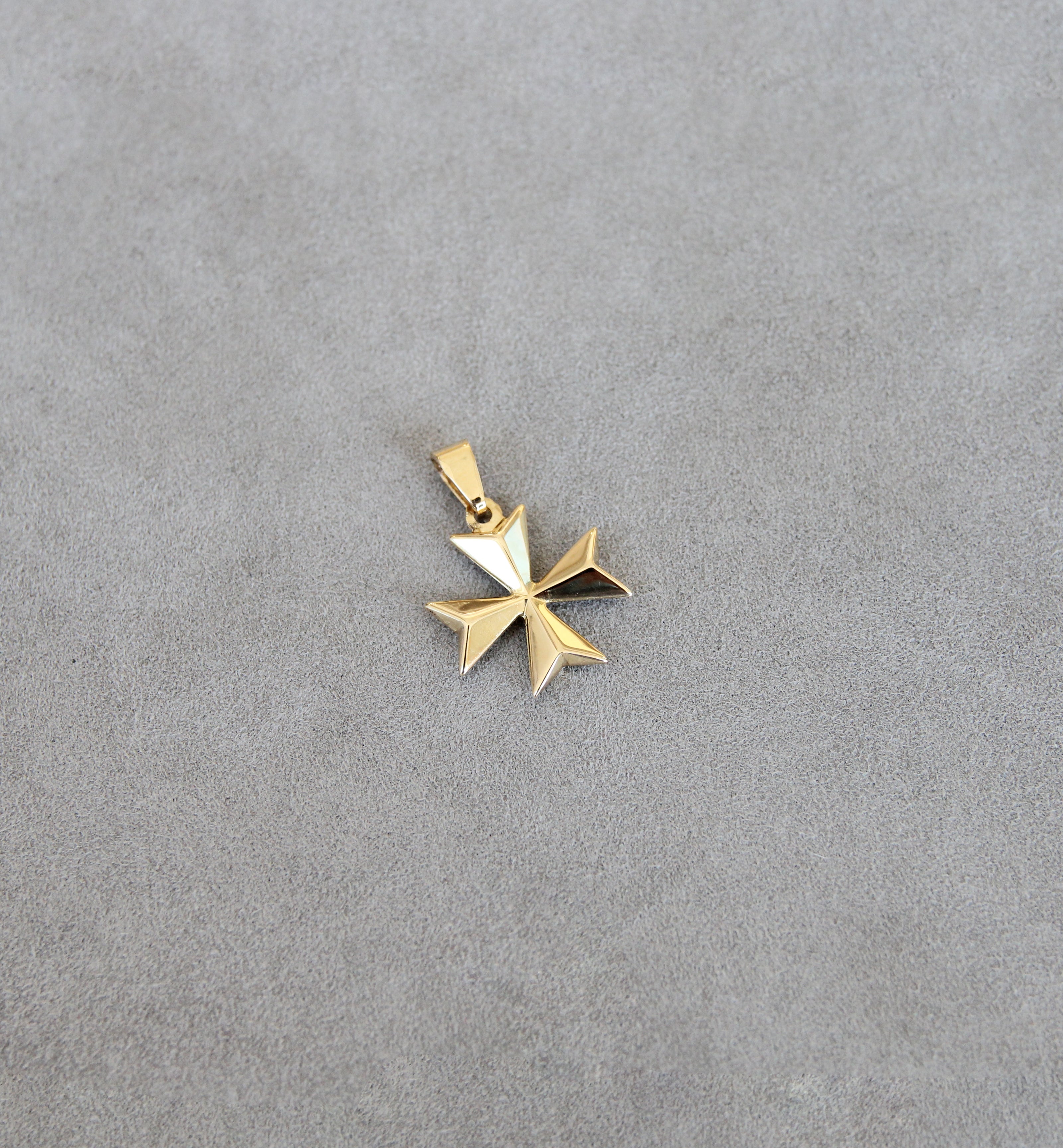 18ct Gold Maltese Cross