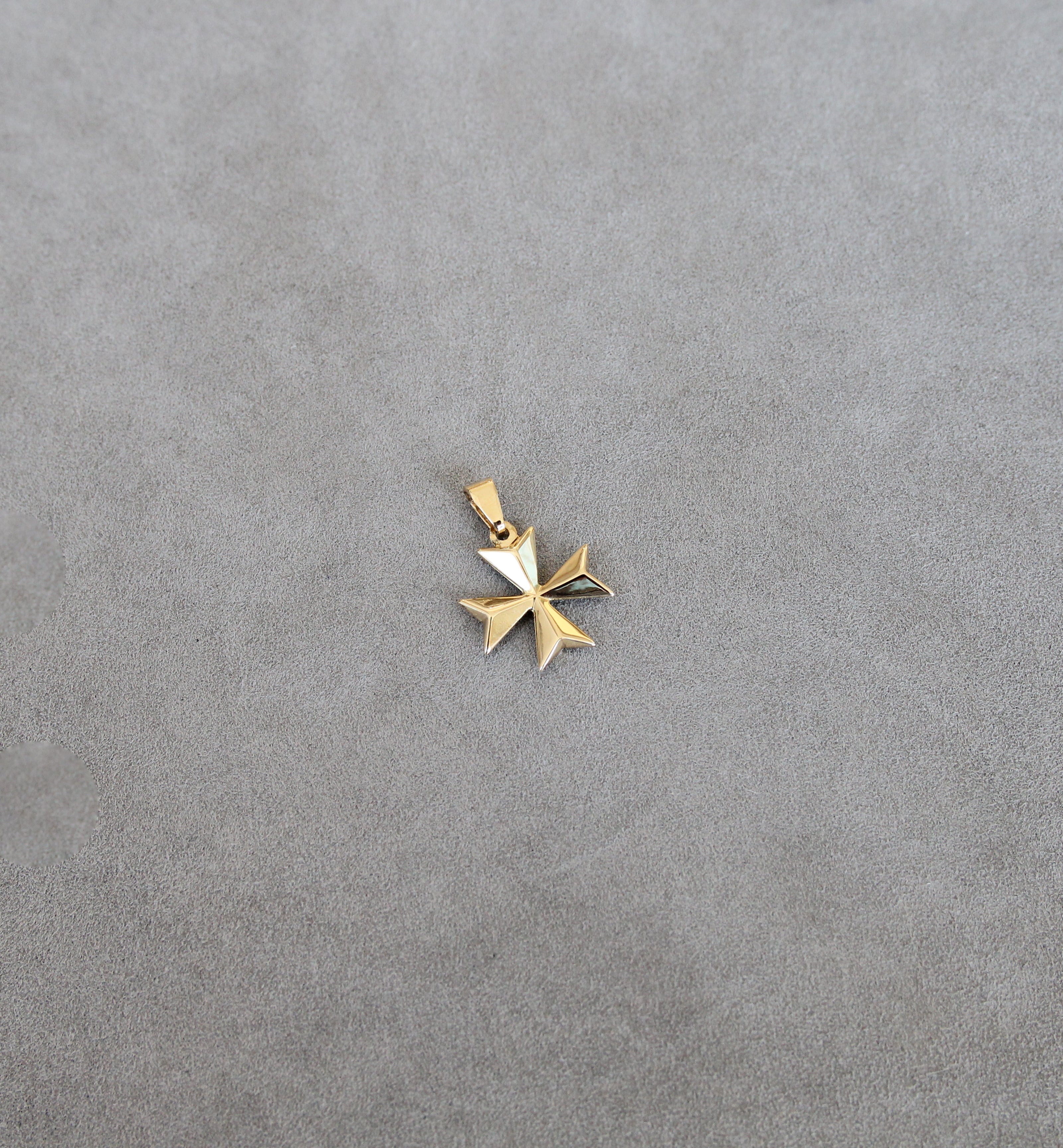 18ct Gold Maltese Cross