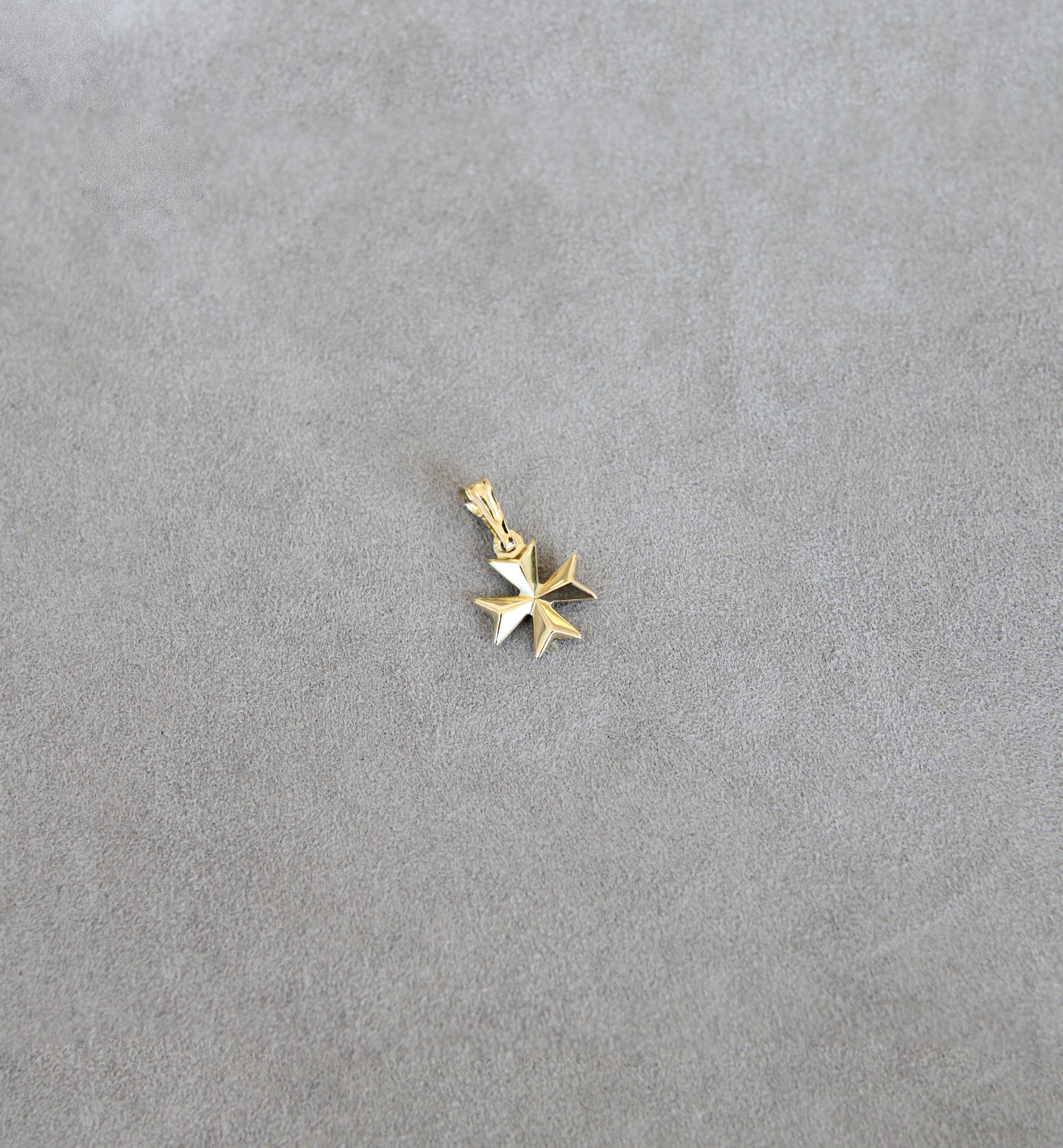 18ct Gold Maltese Cross