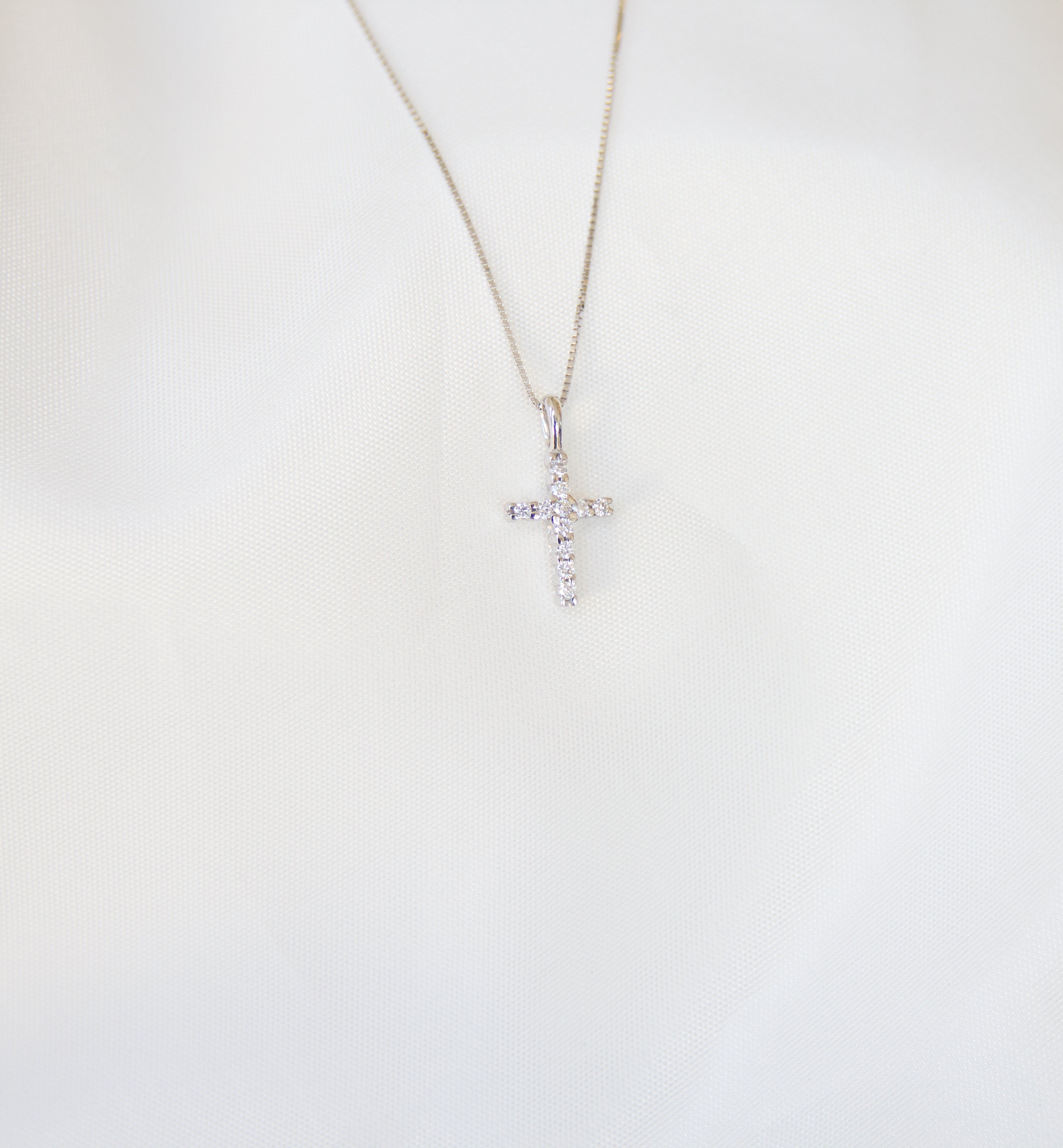 18ct White Gold Natural Diamond Cross