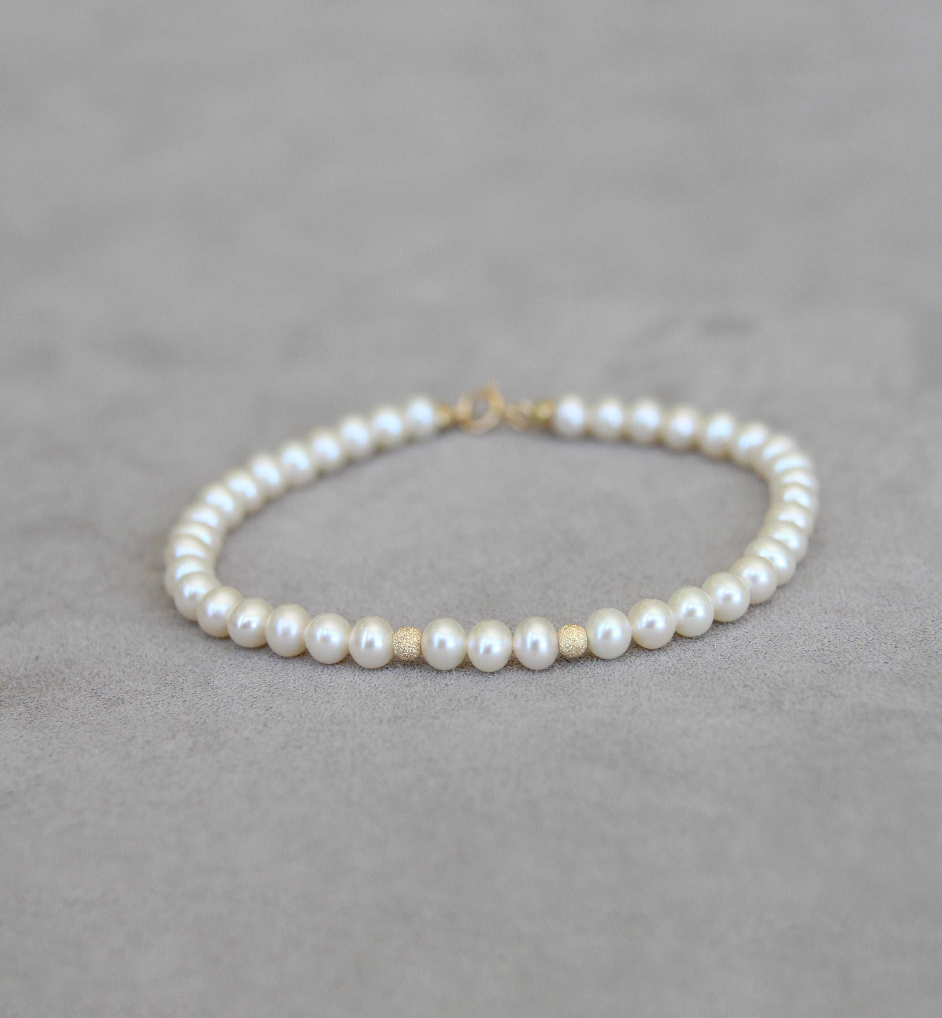 18ct Gold Cultured Pearl Bracelet