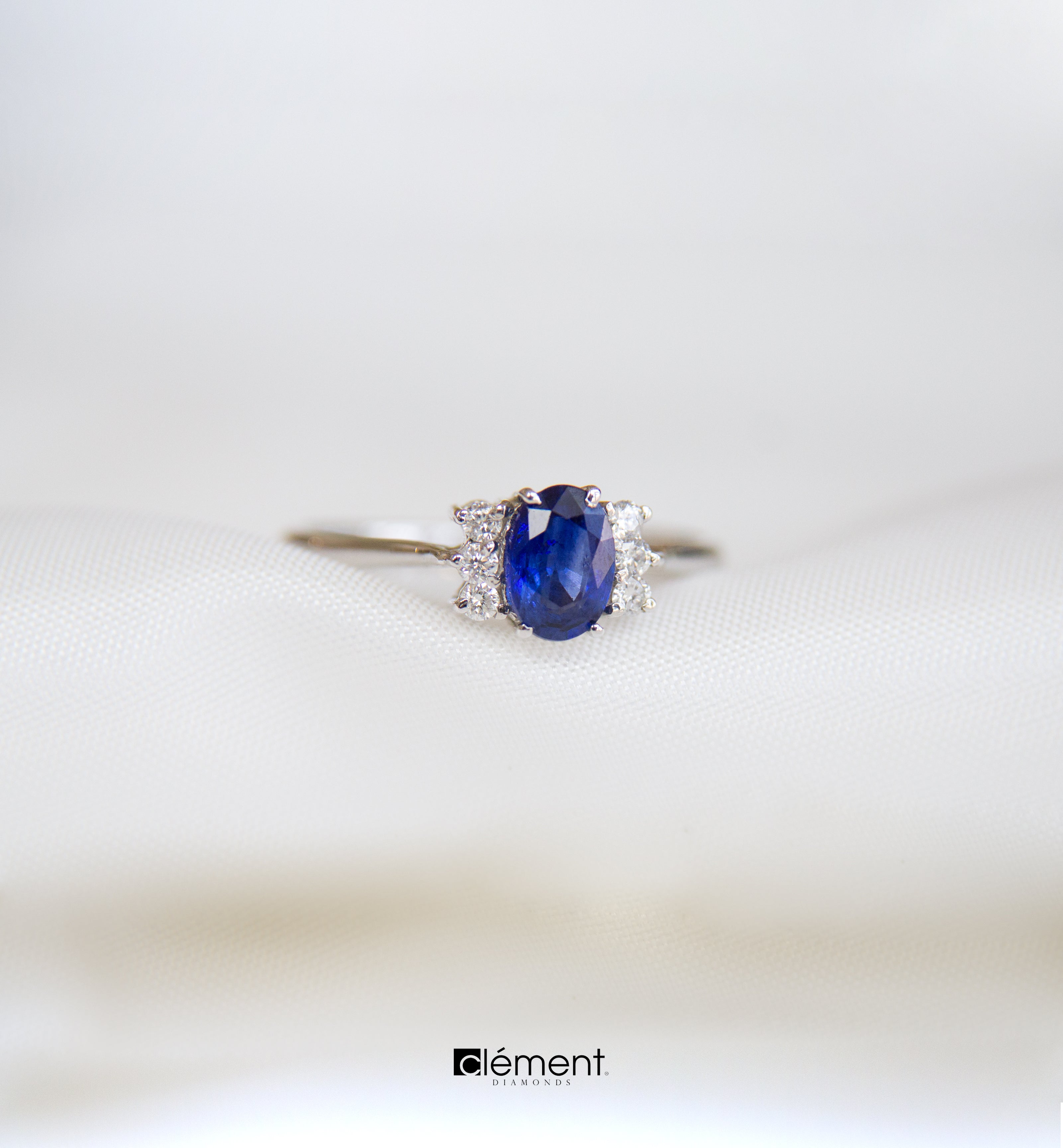18ct White Gold Diamond & Blue Sapphire Ring