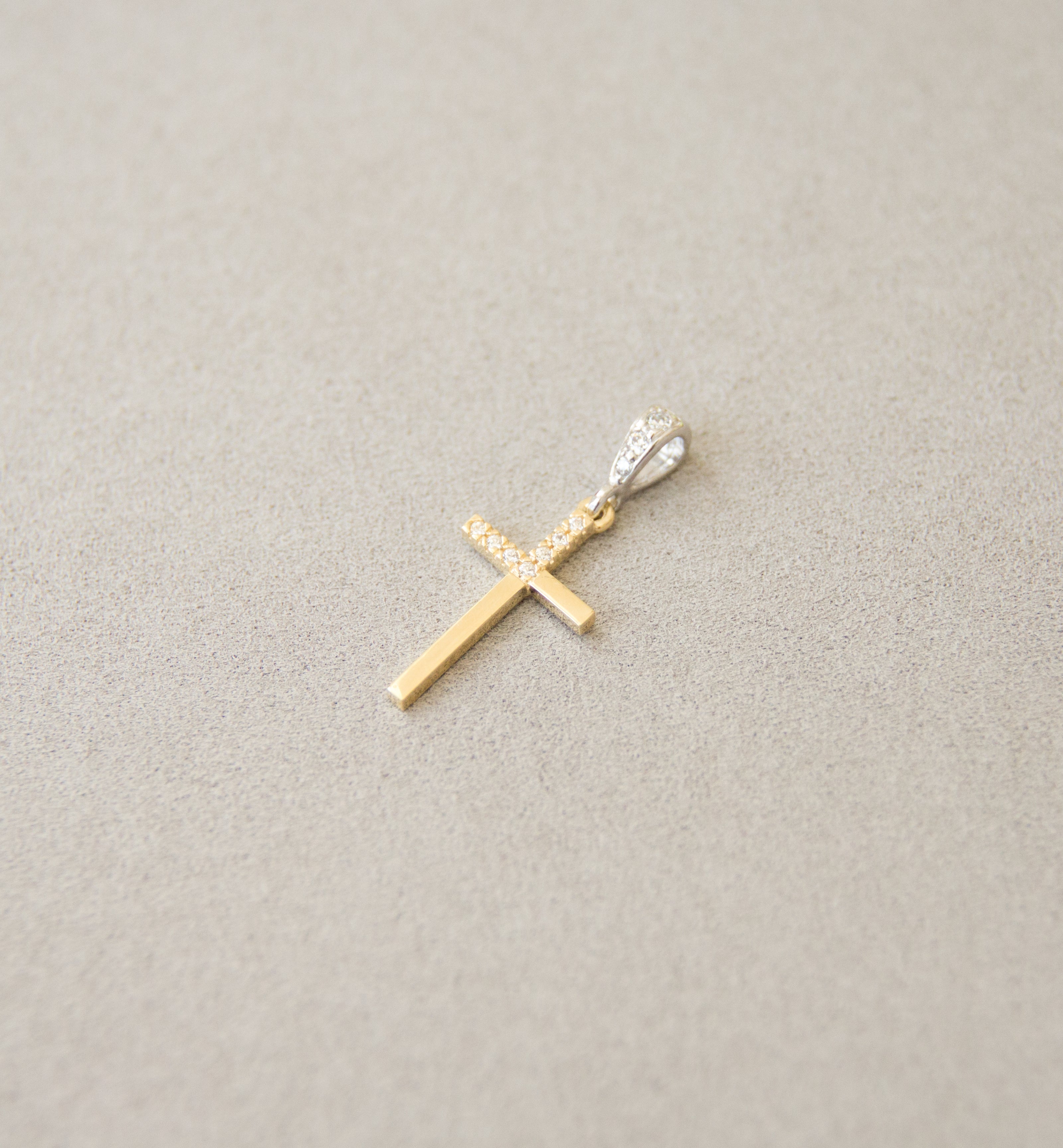 18ct Yellow Gold Cross