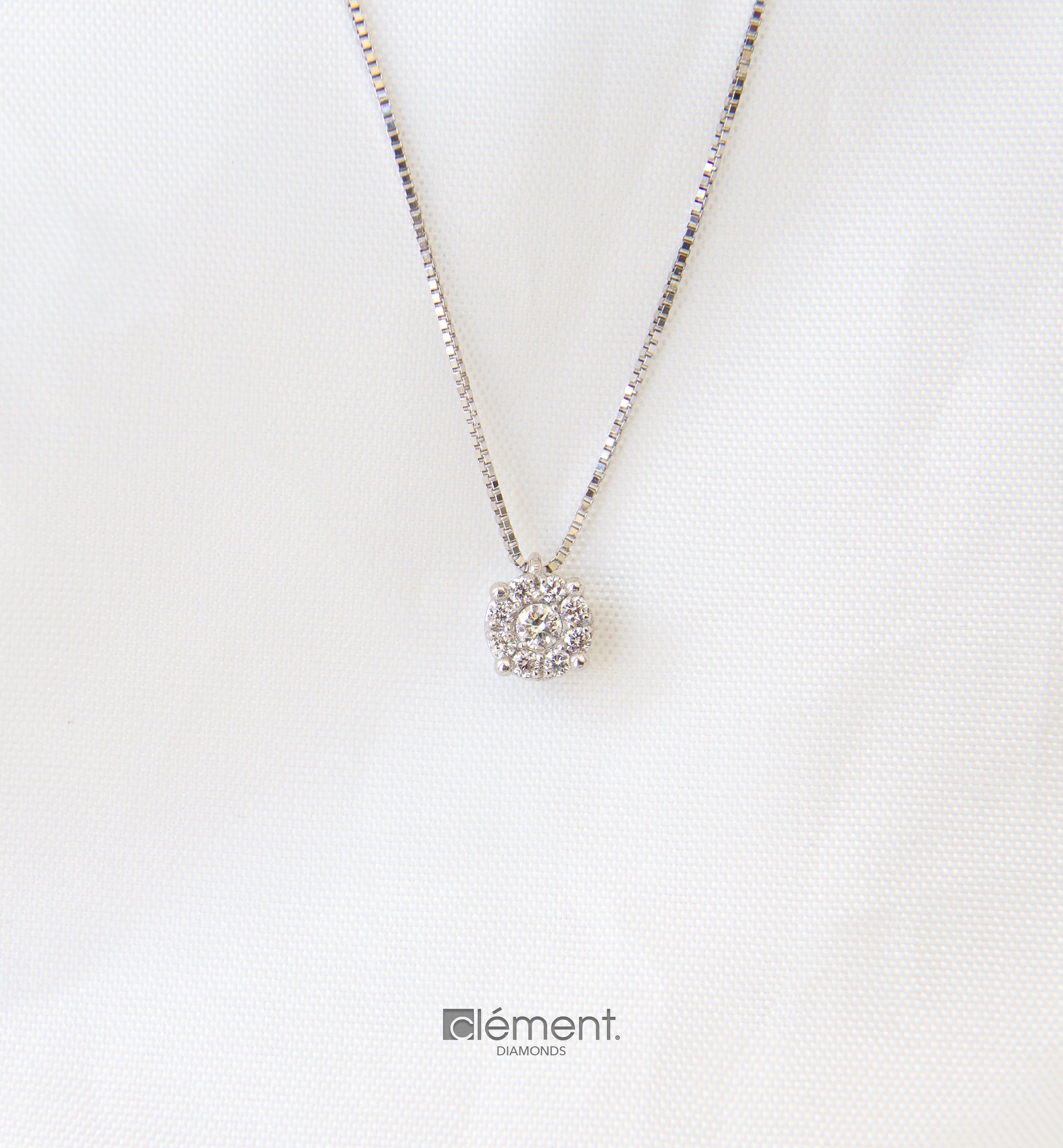 18ct White Gold Cluster of Diamond Pendant