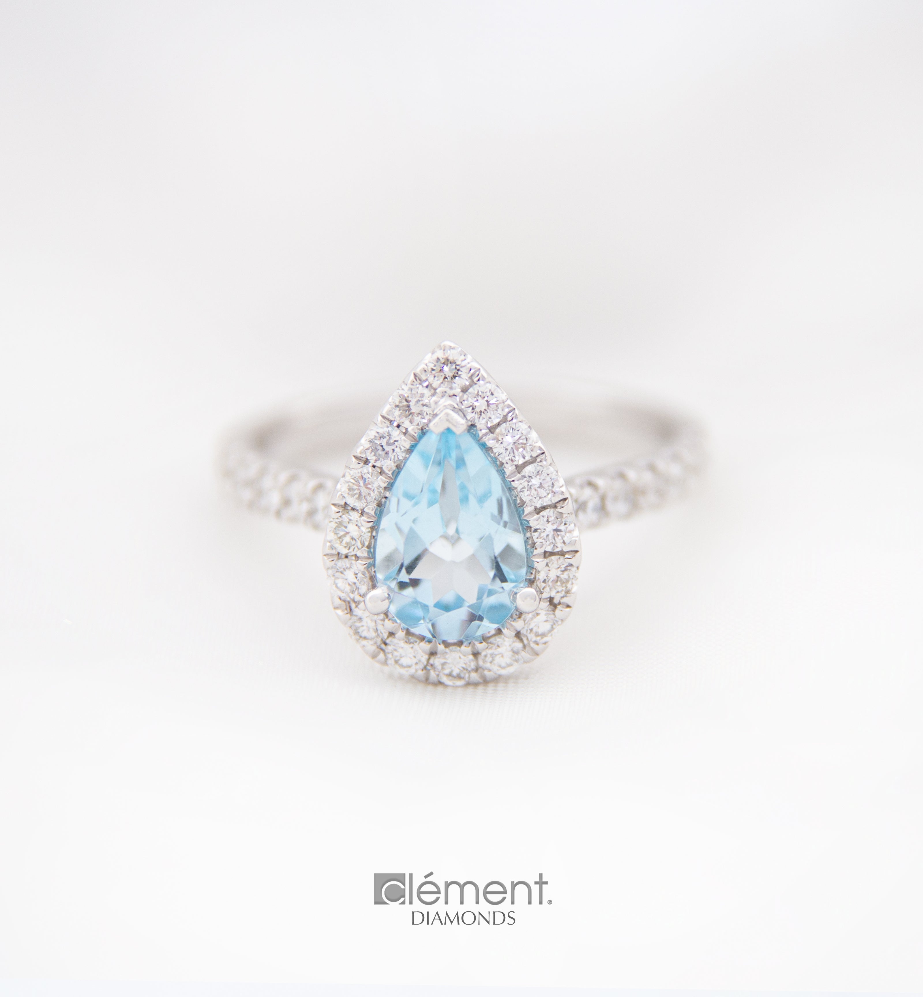 18ct White Gold Diamond & Topaz Ring