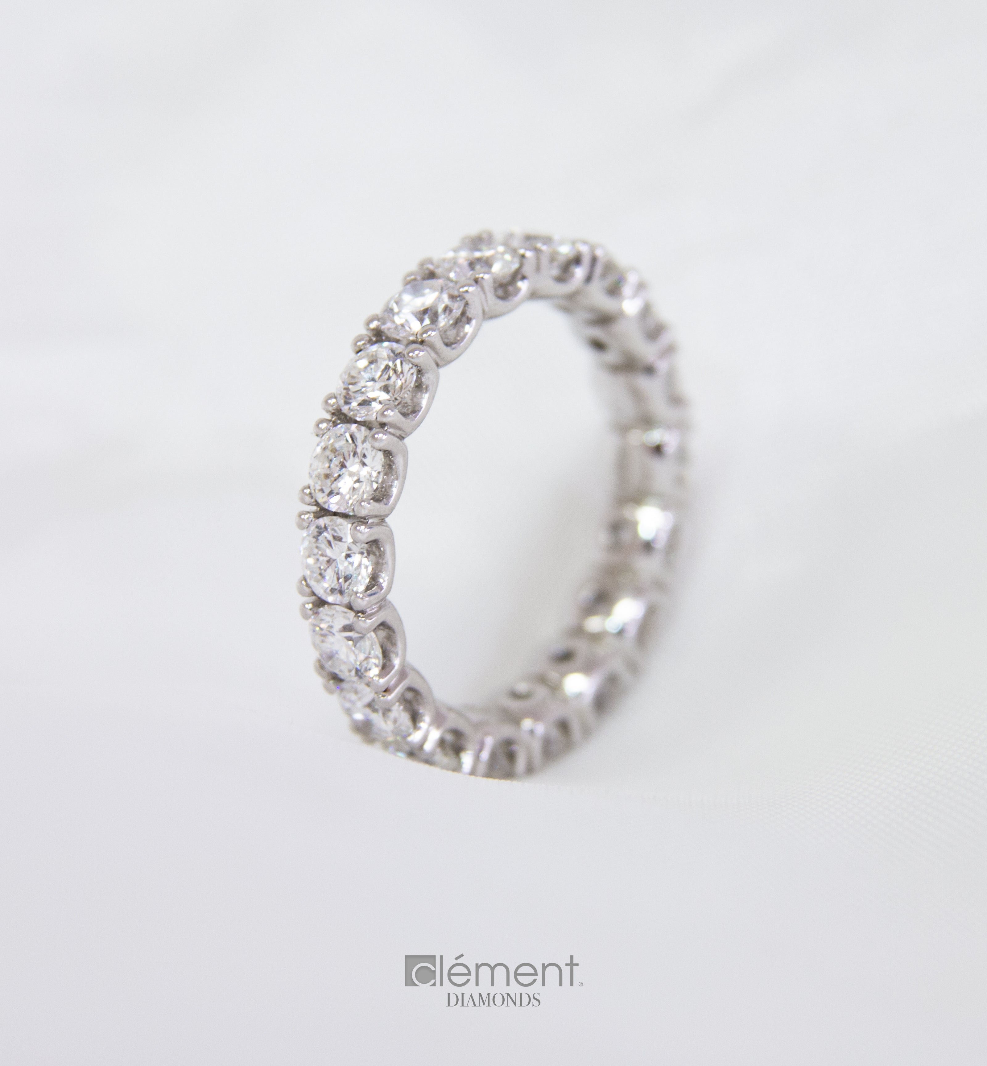 18ct White Gold Full Round Diamond Ring