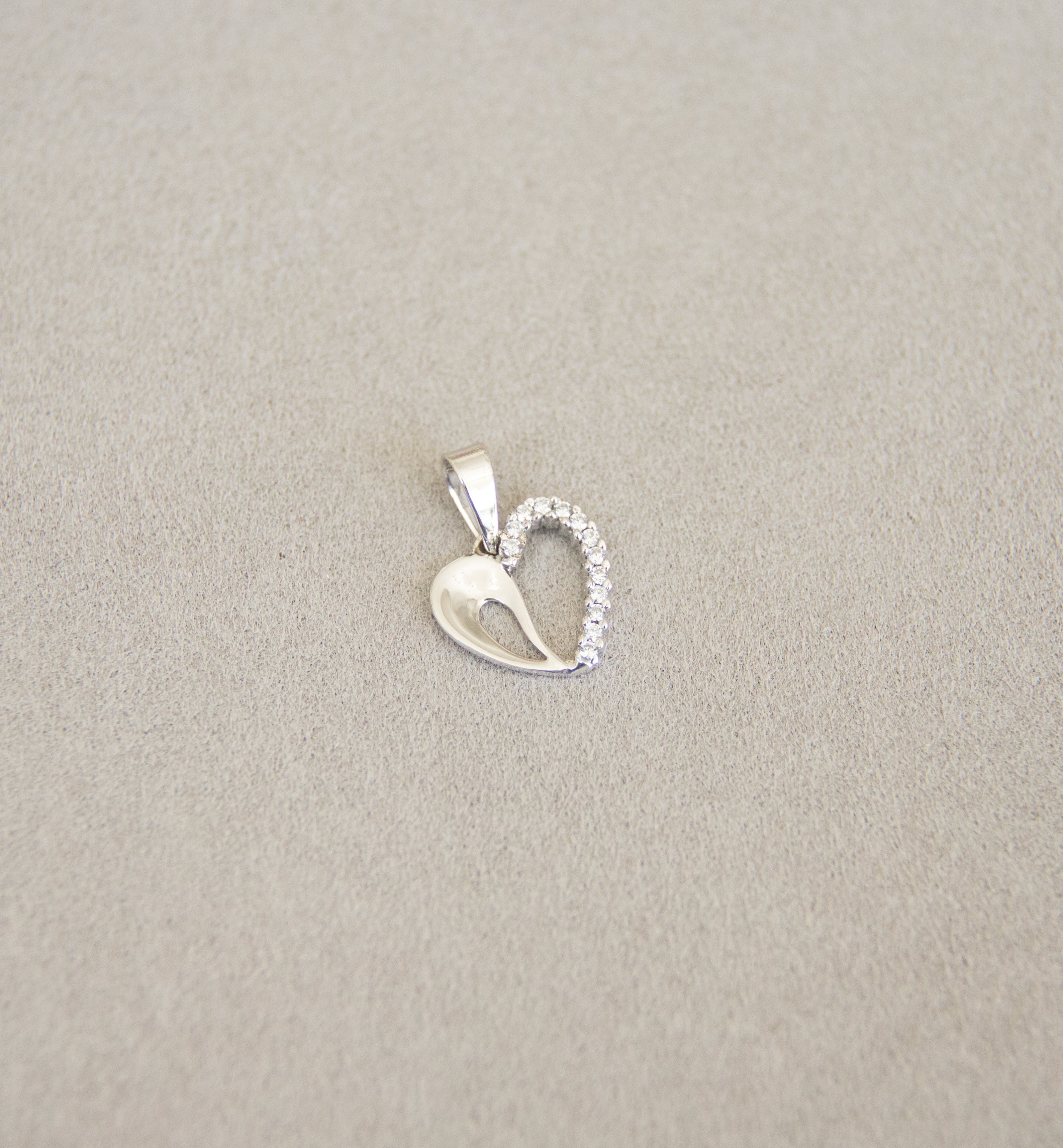 18ct White Gold Heart Pendant