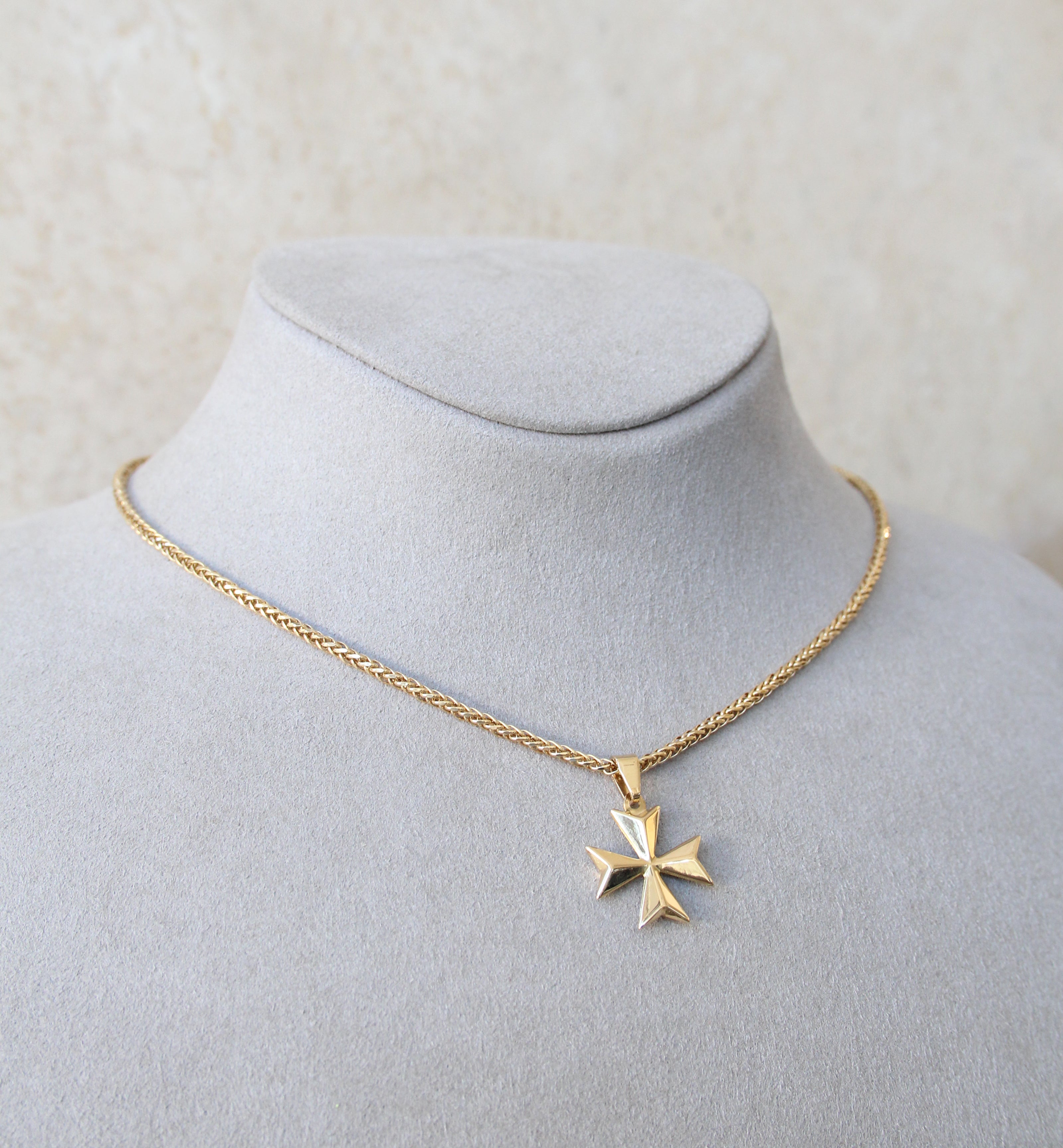18ct Gold Maltese Cross