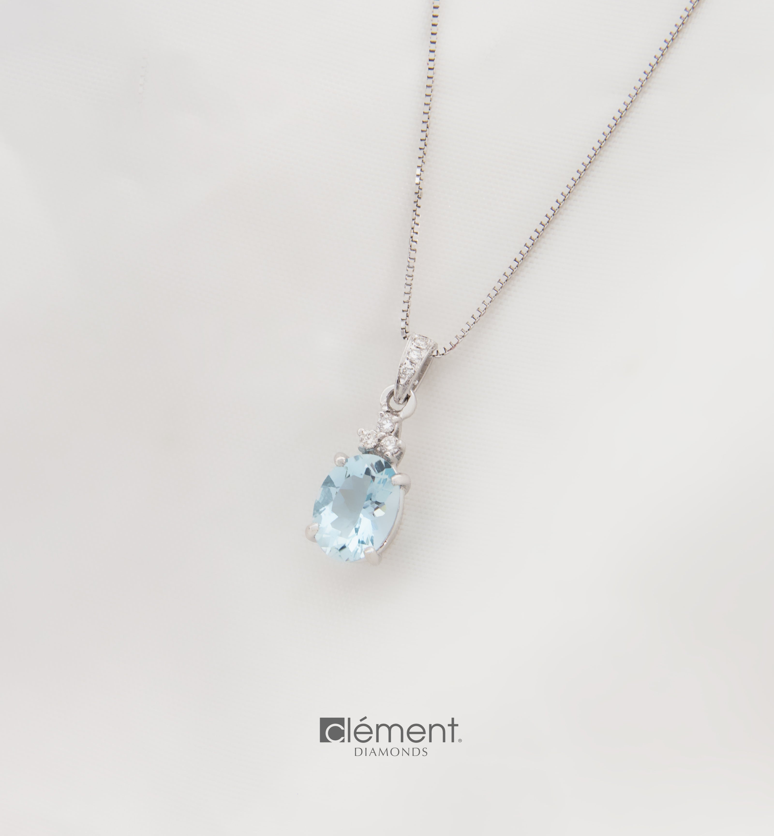 18ct White Gold Diamond & Aquamarine Pendant