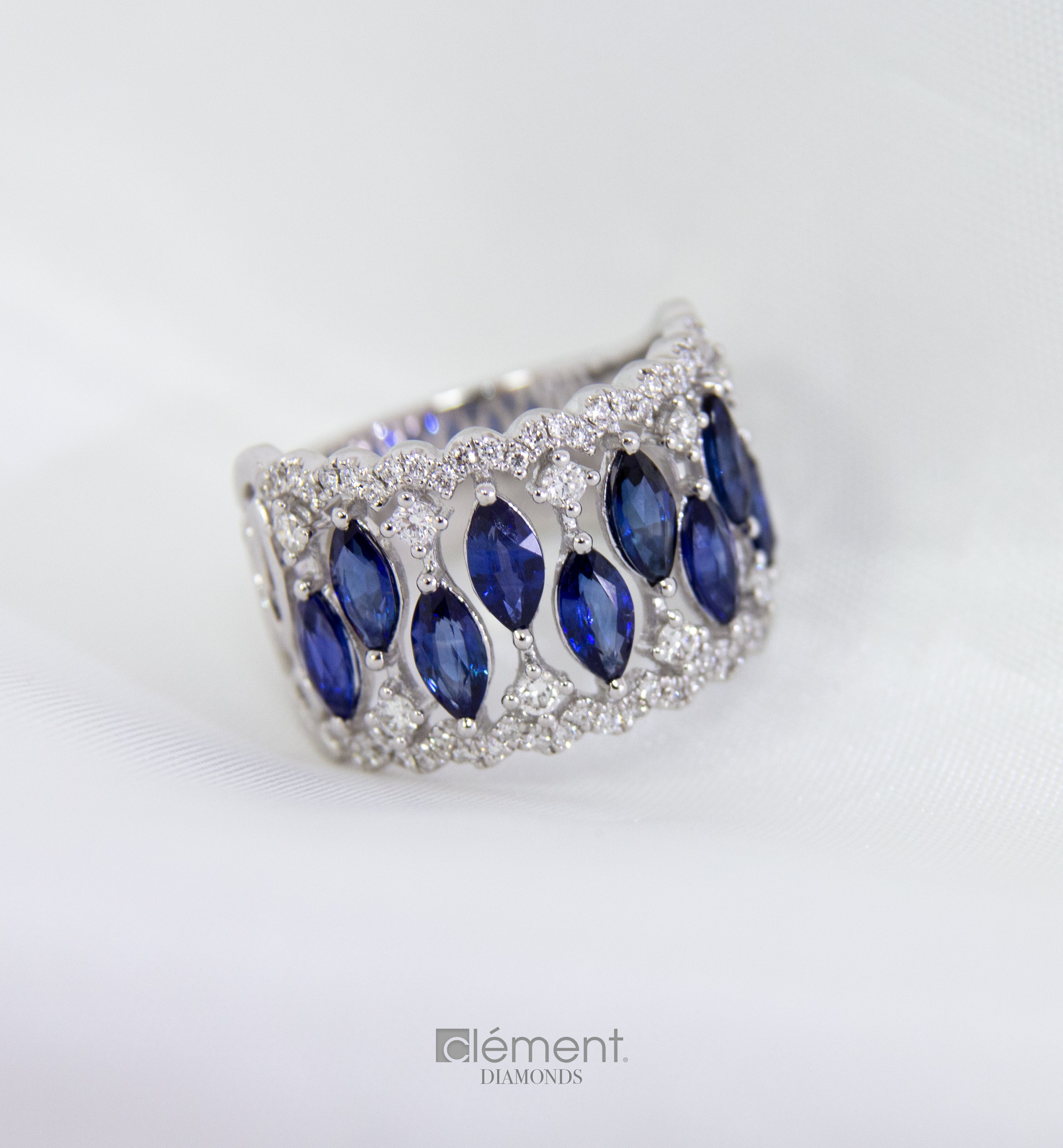 18ct White Gold Diamond & Blue Sapphire Ring