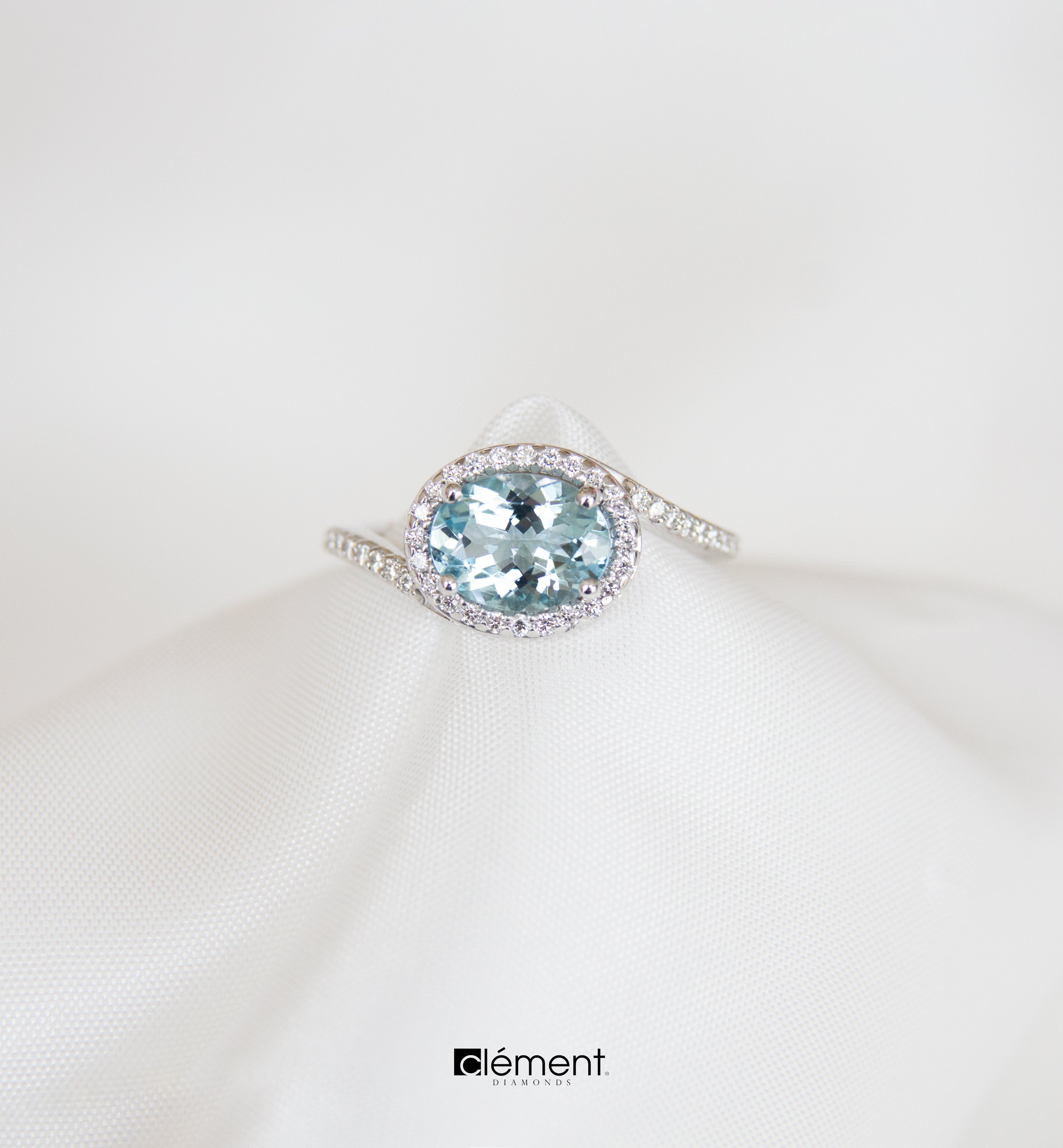 18ct White Gold Natural Aquamarine and Diamond Ring
