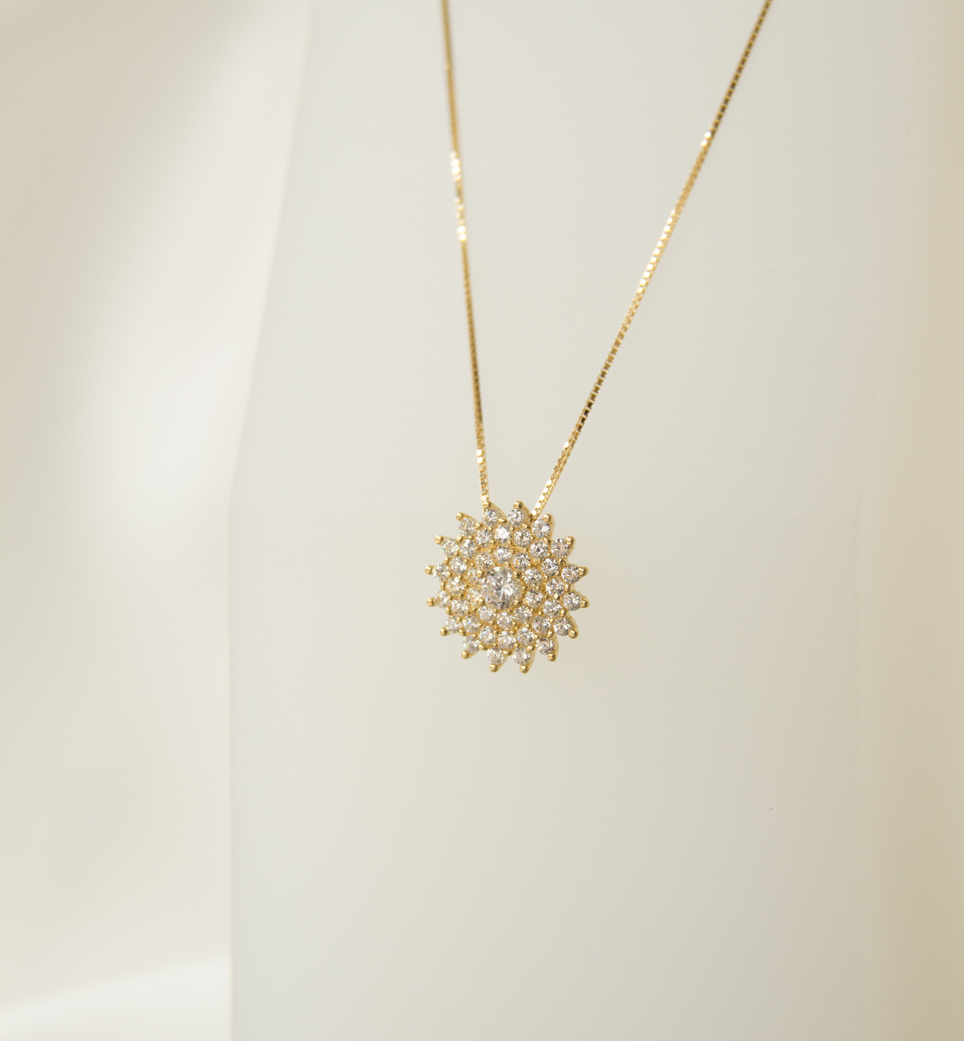 18ct Yellow Gold Pendant With Cubic Zircon Stones