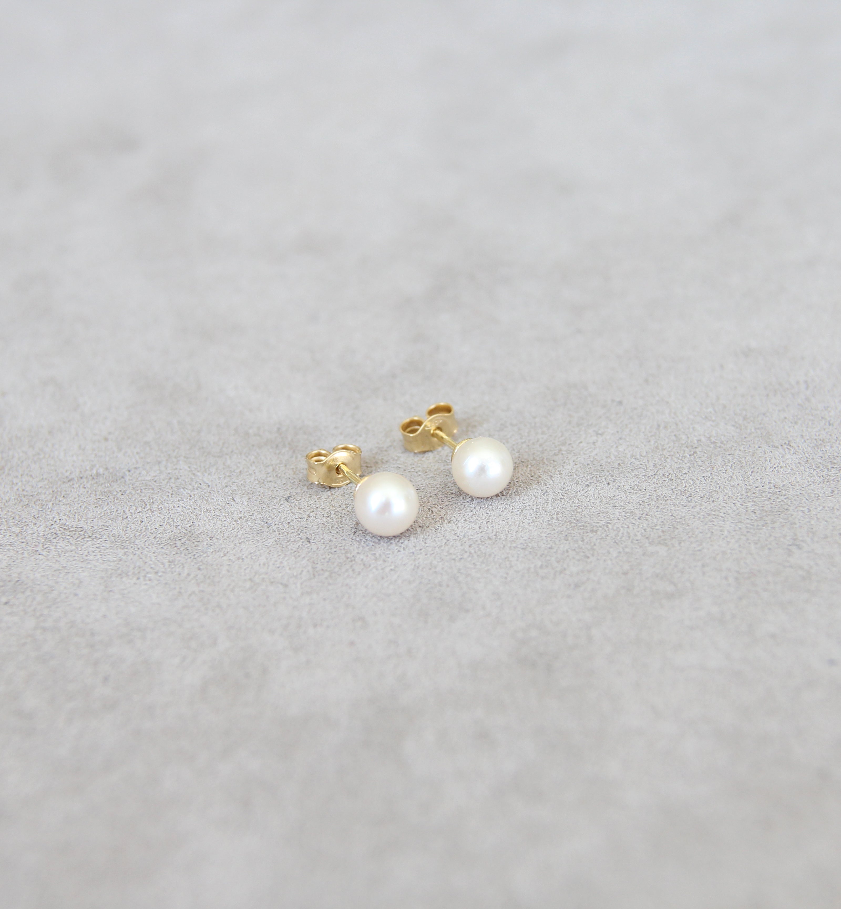 18ct Gold Cultured Pearl Earrings