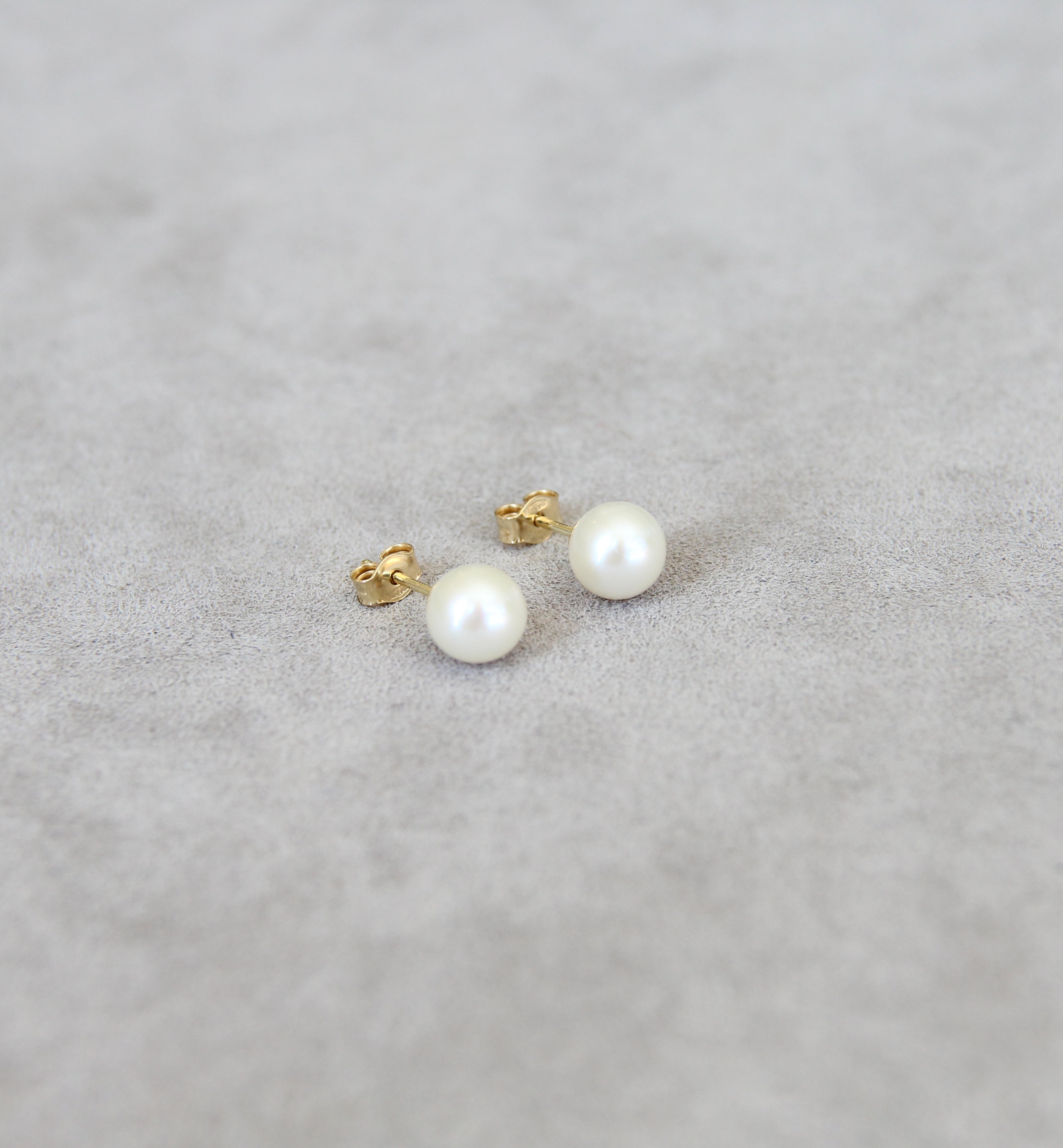 18ct Gold Cultured Pearl Earrings