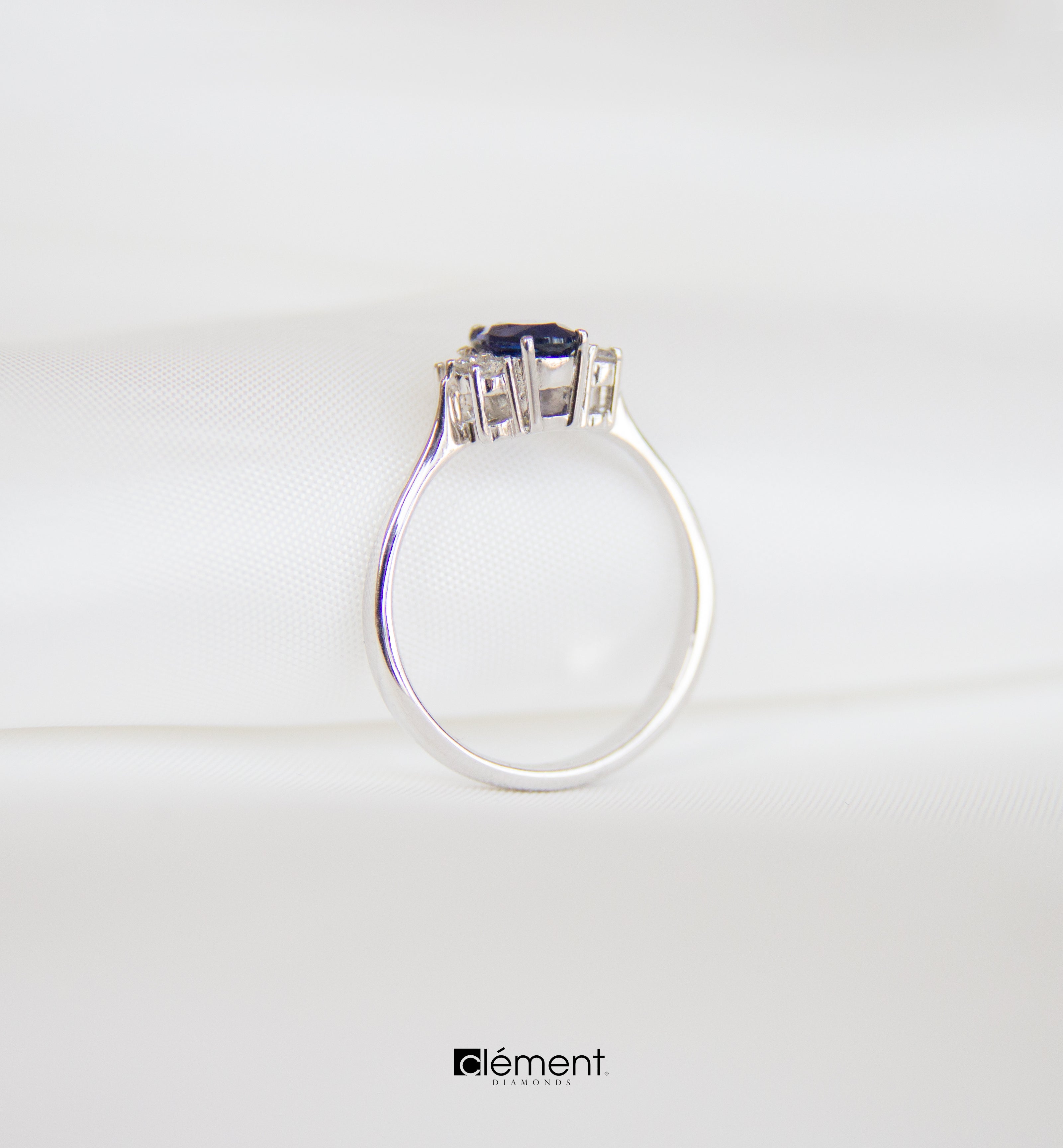 18ct White Gold Diamond & Blue Sapphire Ring