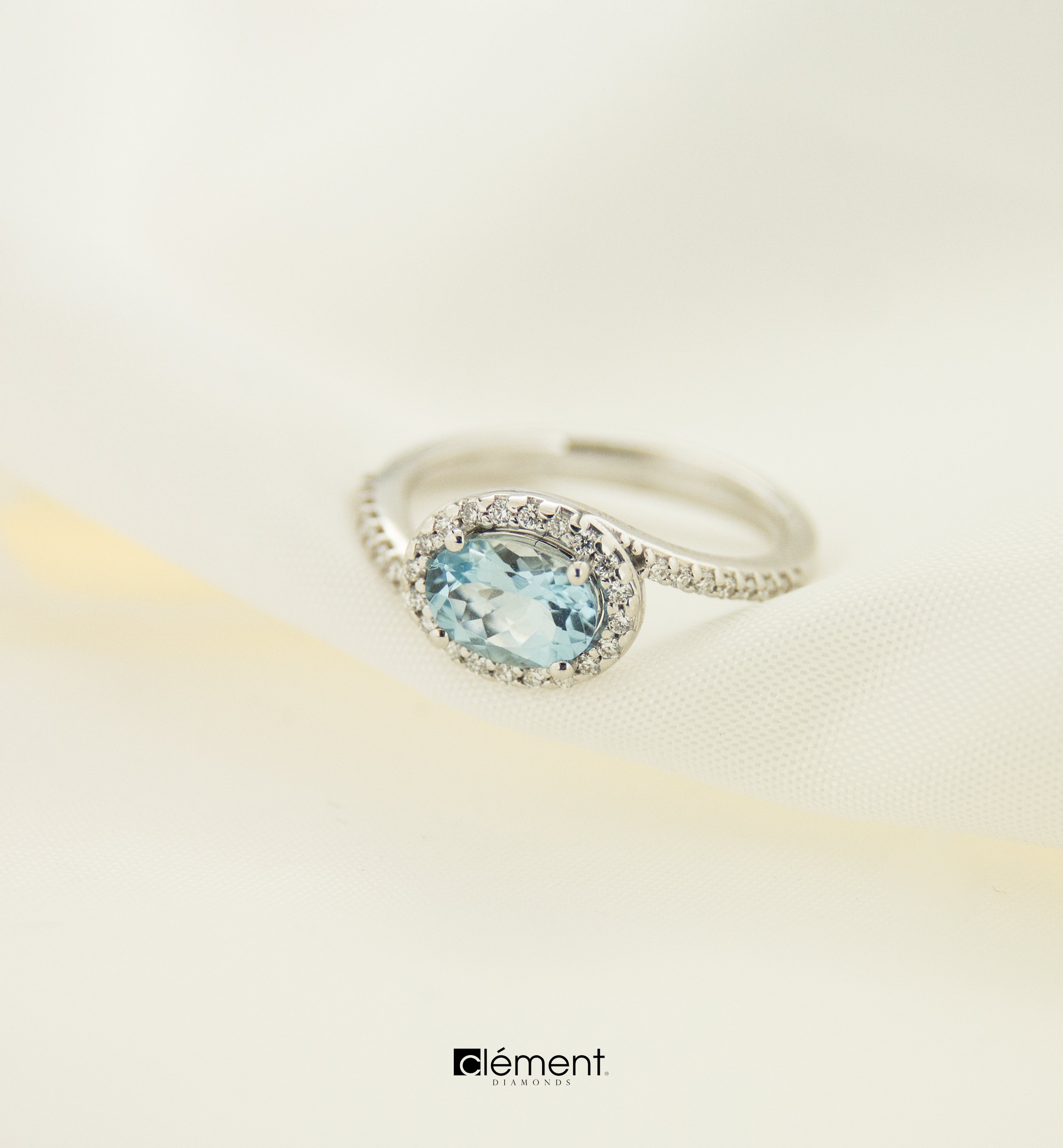 18ct White Gold Natural Aquamarine and Diamond Ring