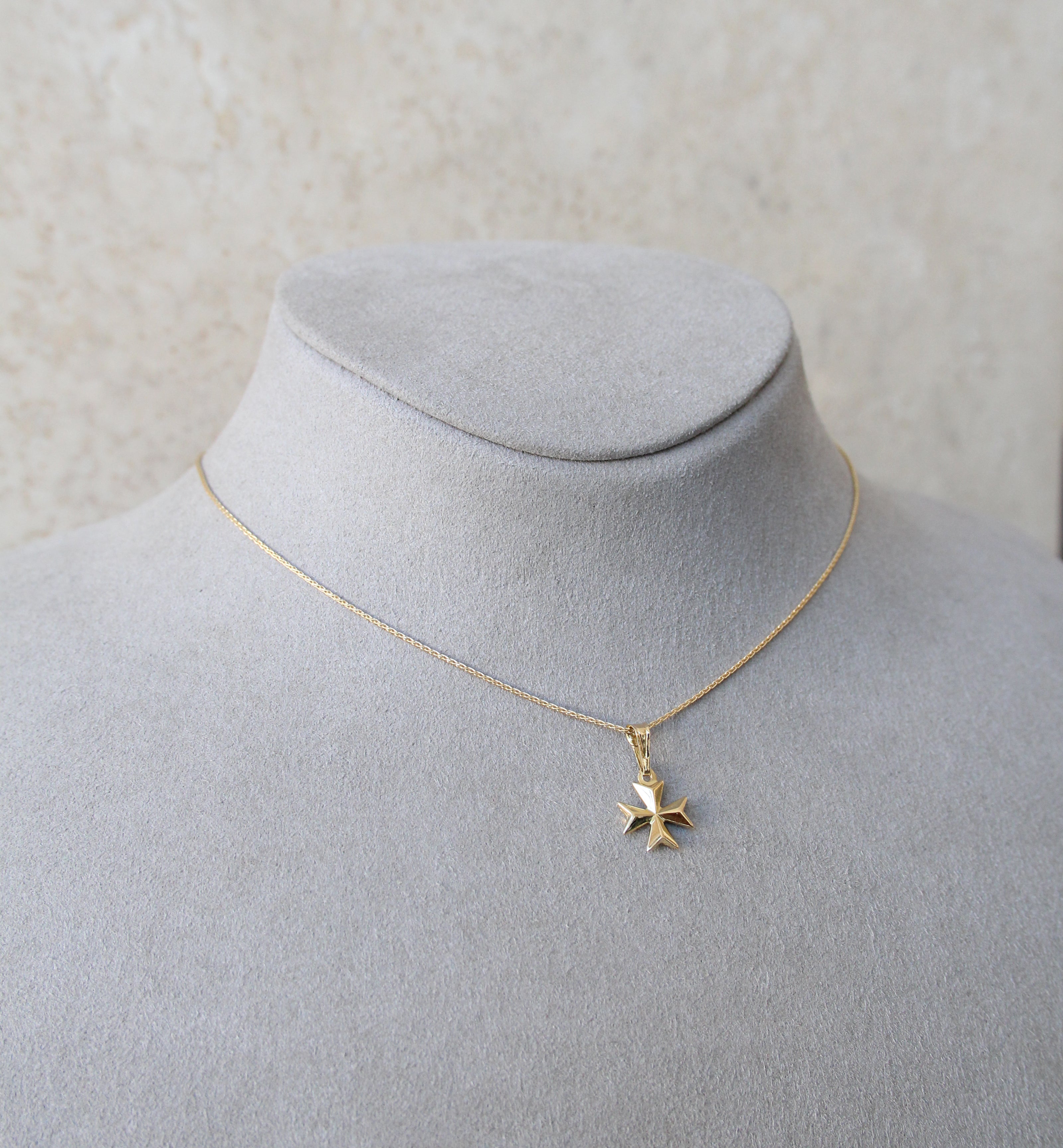 18ct Gold Maltese Cross