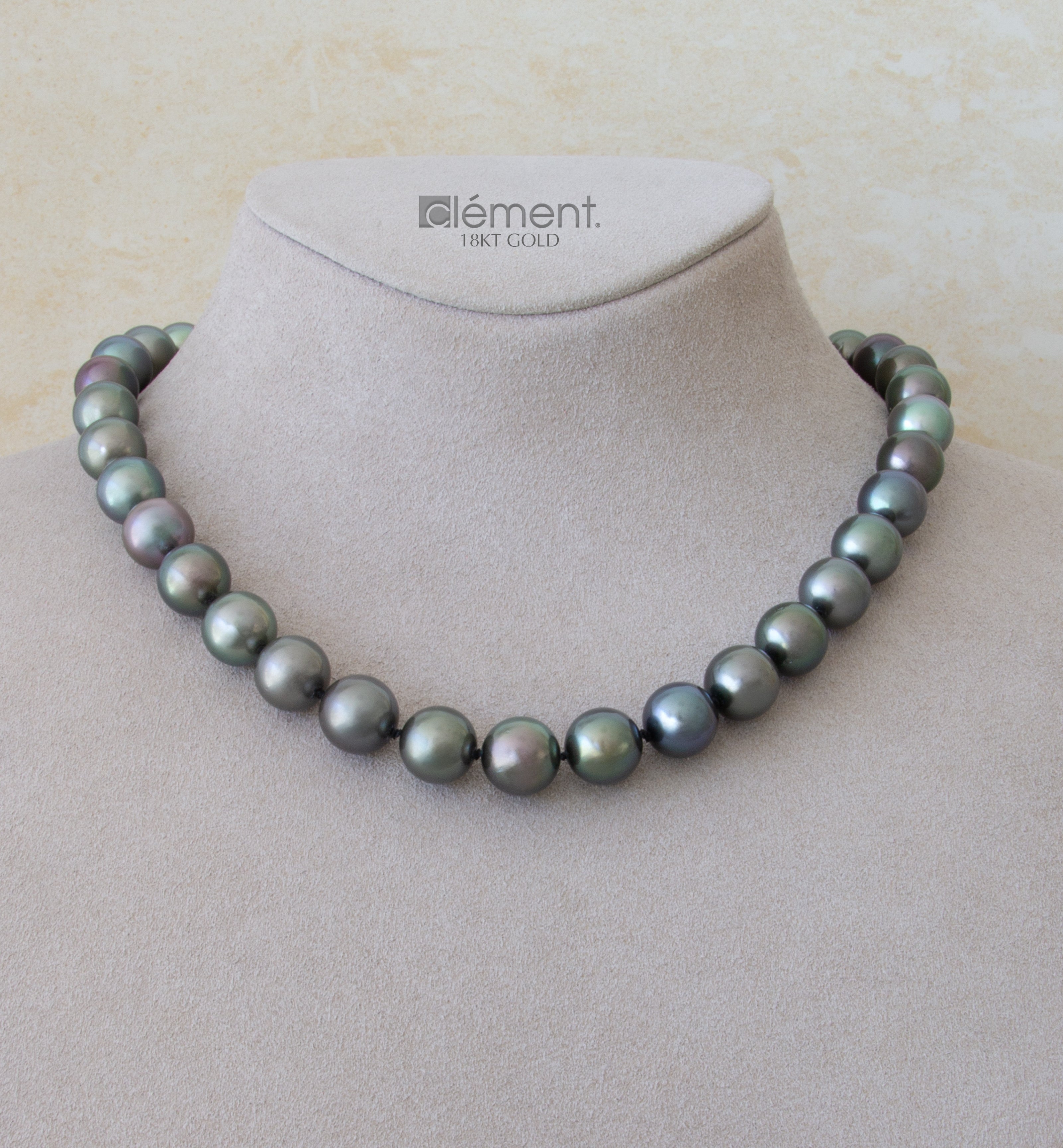 South Sea Tahitian Pearl with 18ct Gold Clasp