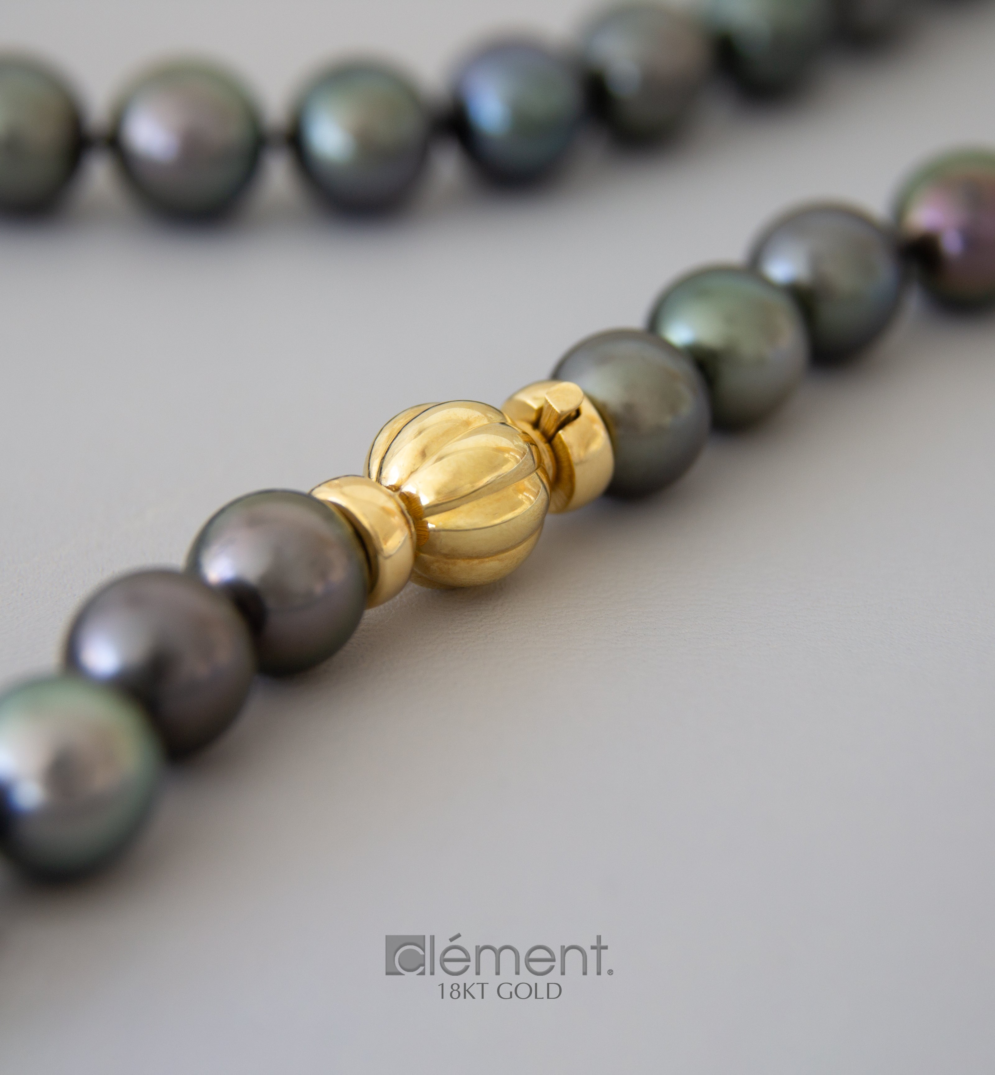 South Sea Tahitian Pearl with 18ct Gold Clasp
