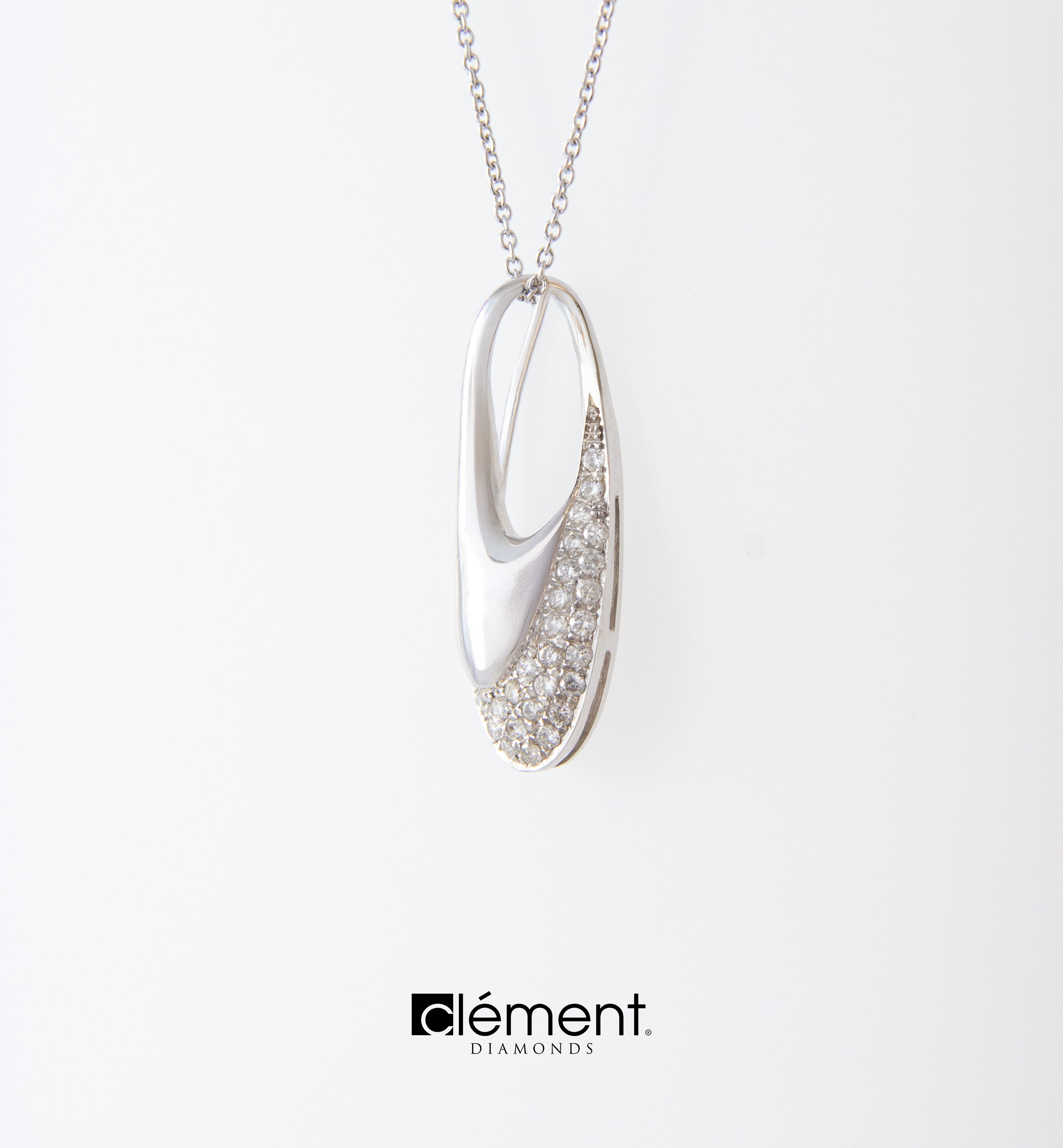 18ct White Gold Diamond Pendant
