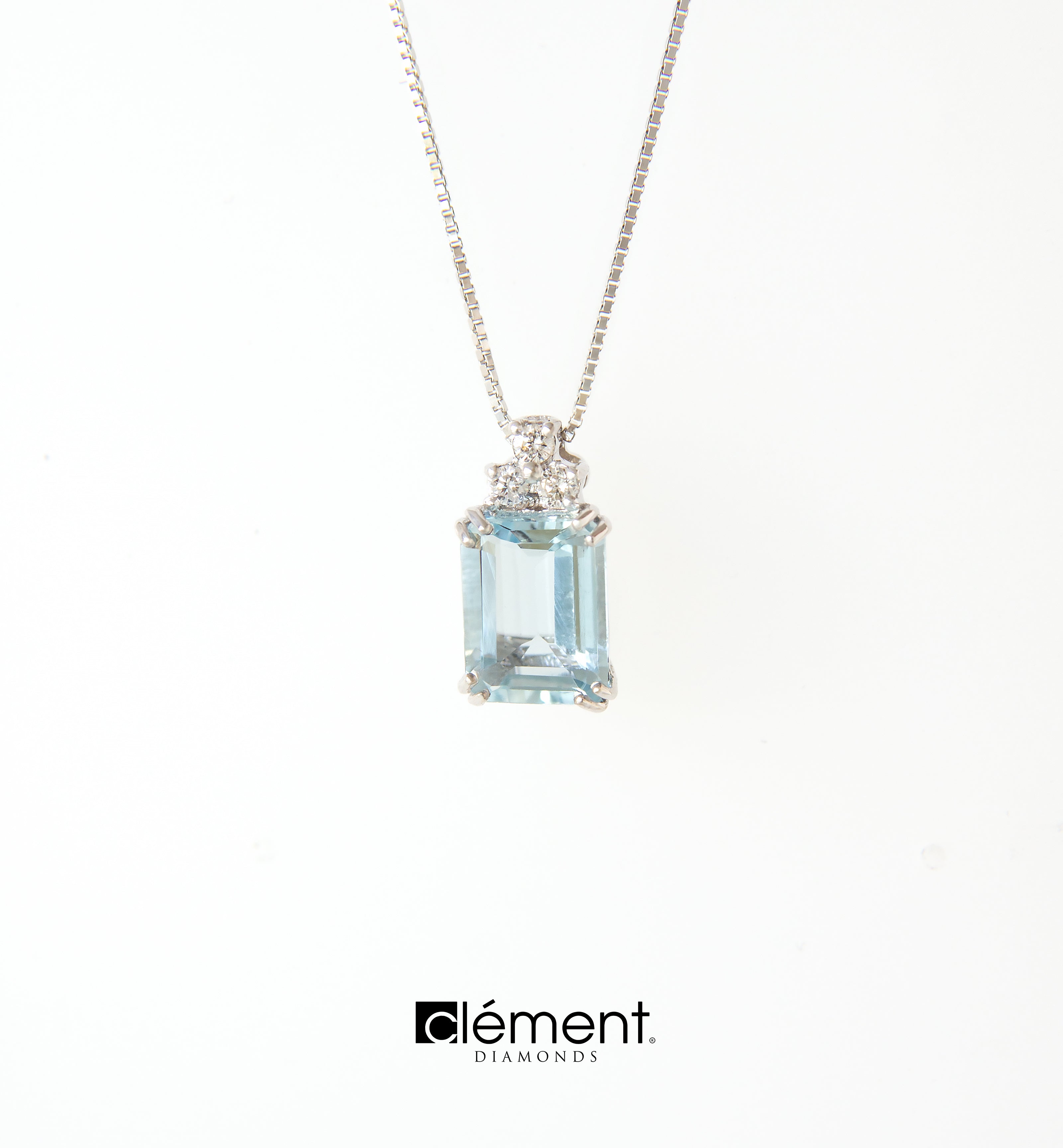 18ct White Gold Diamond and Aquamarine Pendant