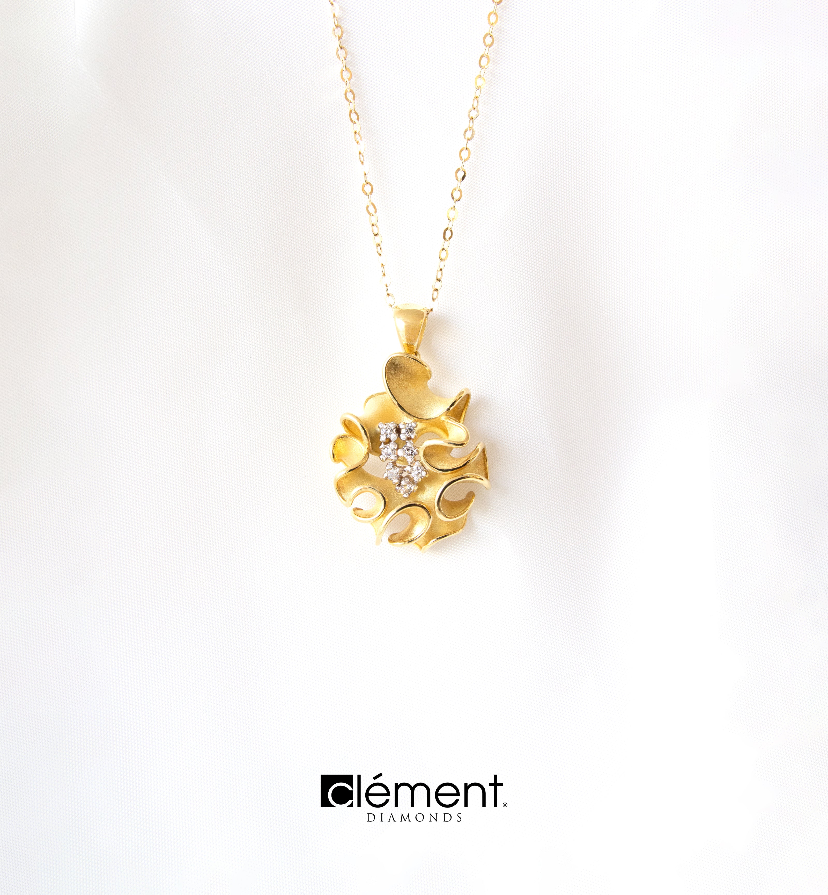 18ct Yellow Gold Natural Diamond Wave Pendant