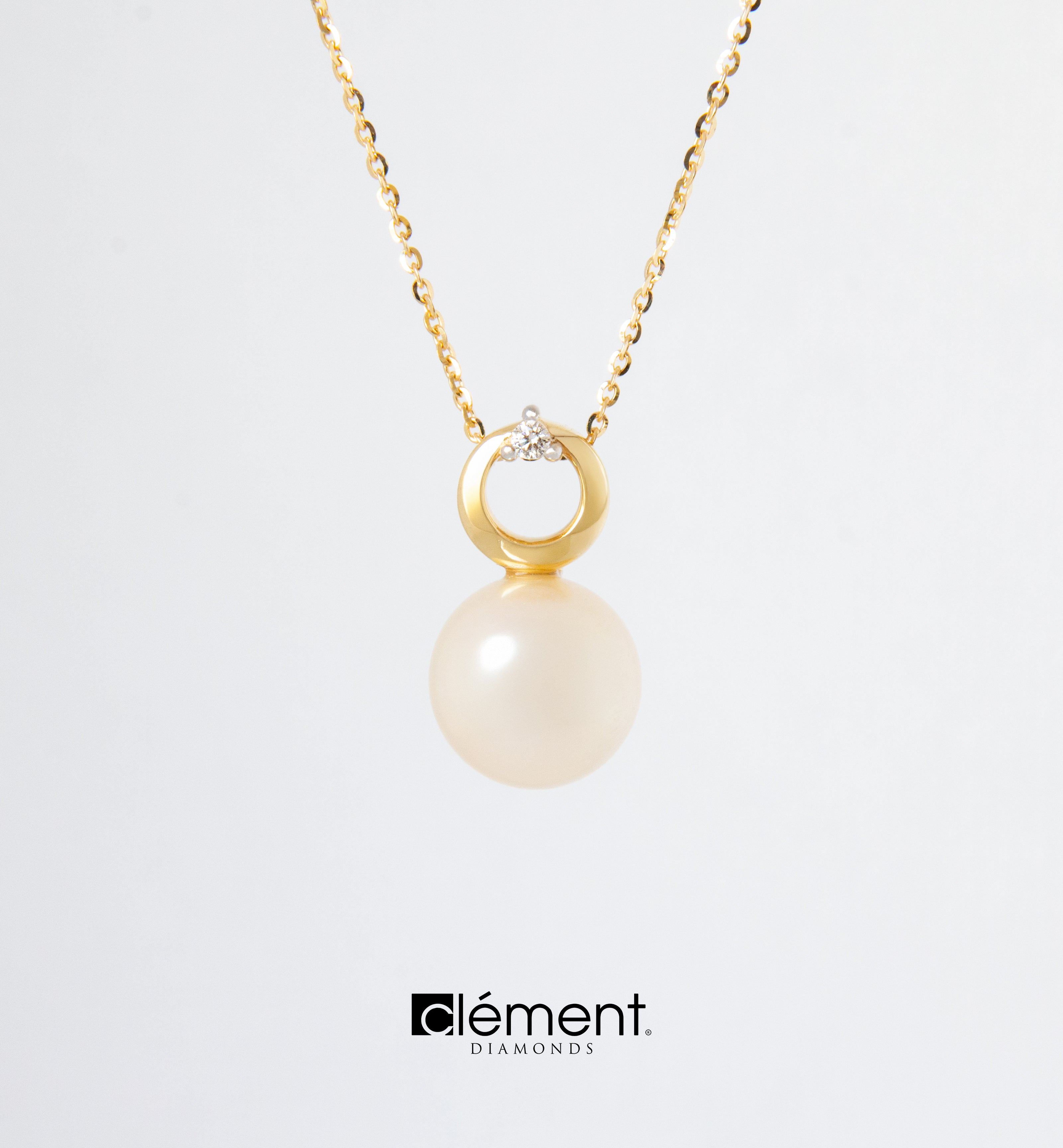 18ct Yellow Gold Diamond and Pearl Pendant