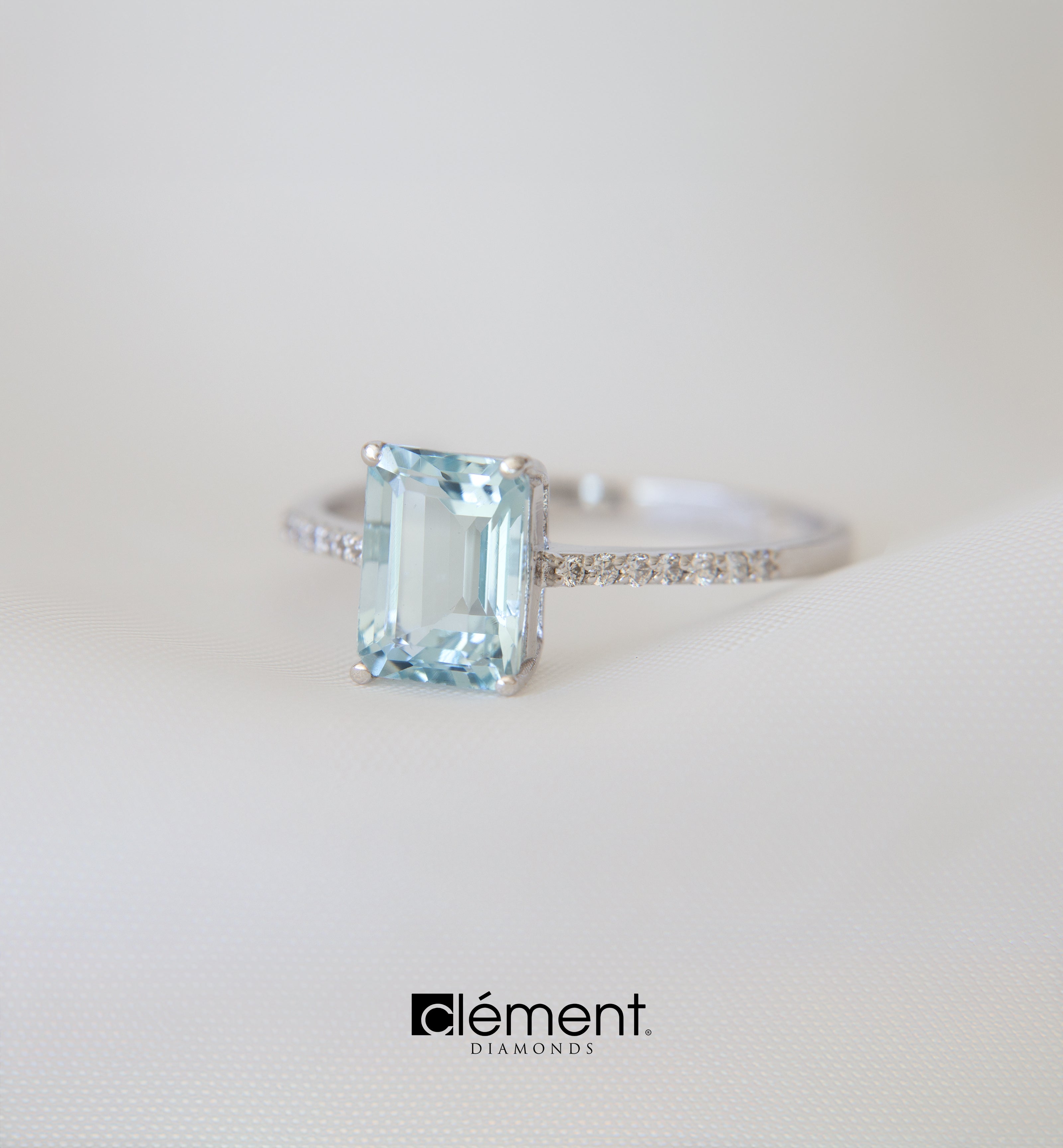 18ct White Gold Diamond and Aquamarine Ring