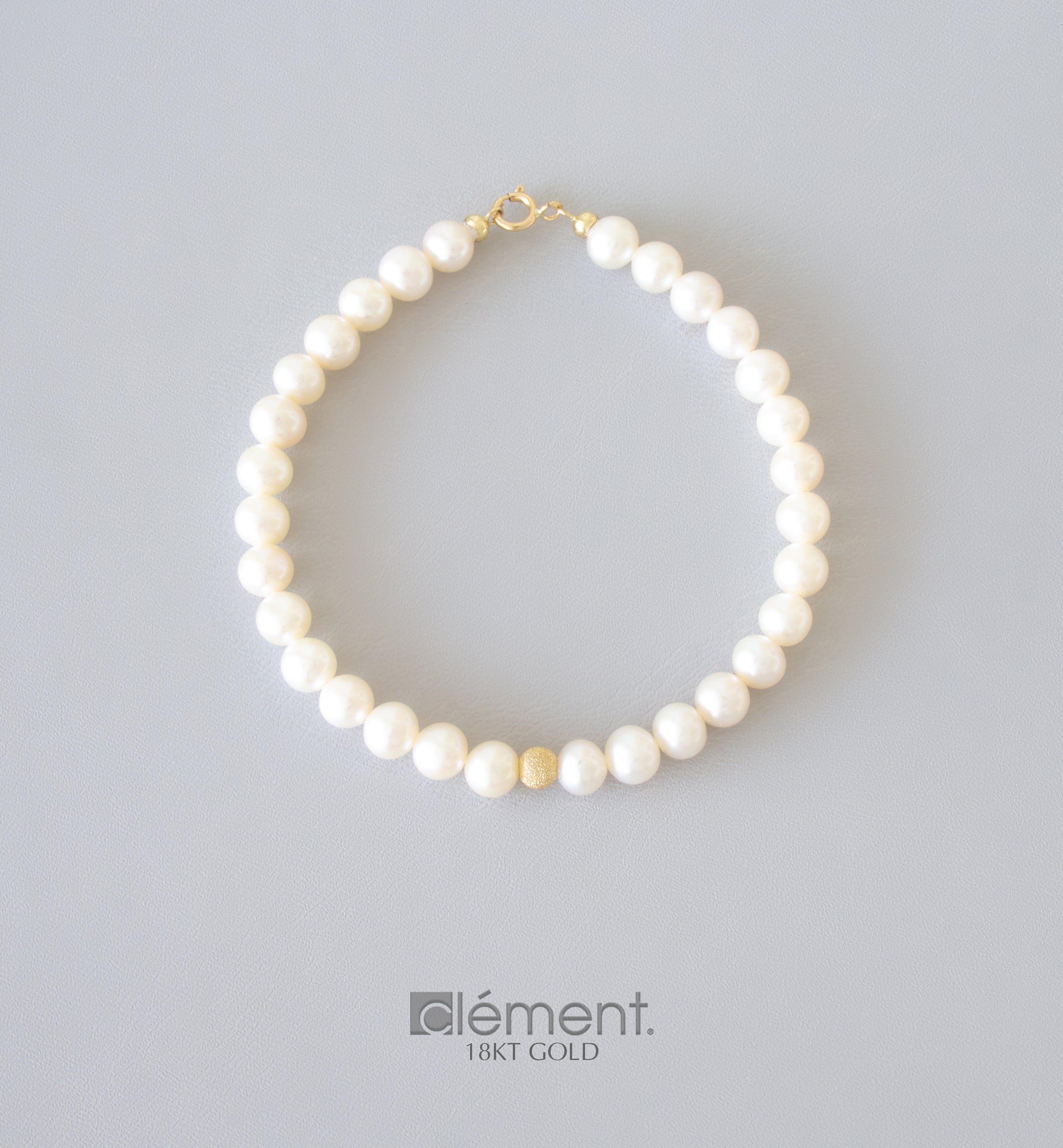 FW Cultured Pearl Bracelet with 18ct Gold Inserts