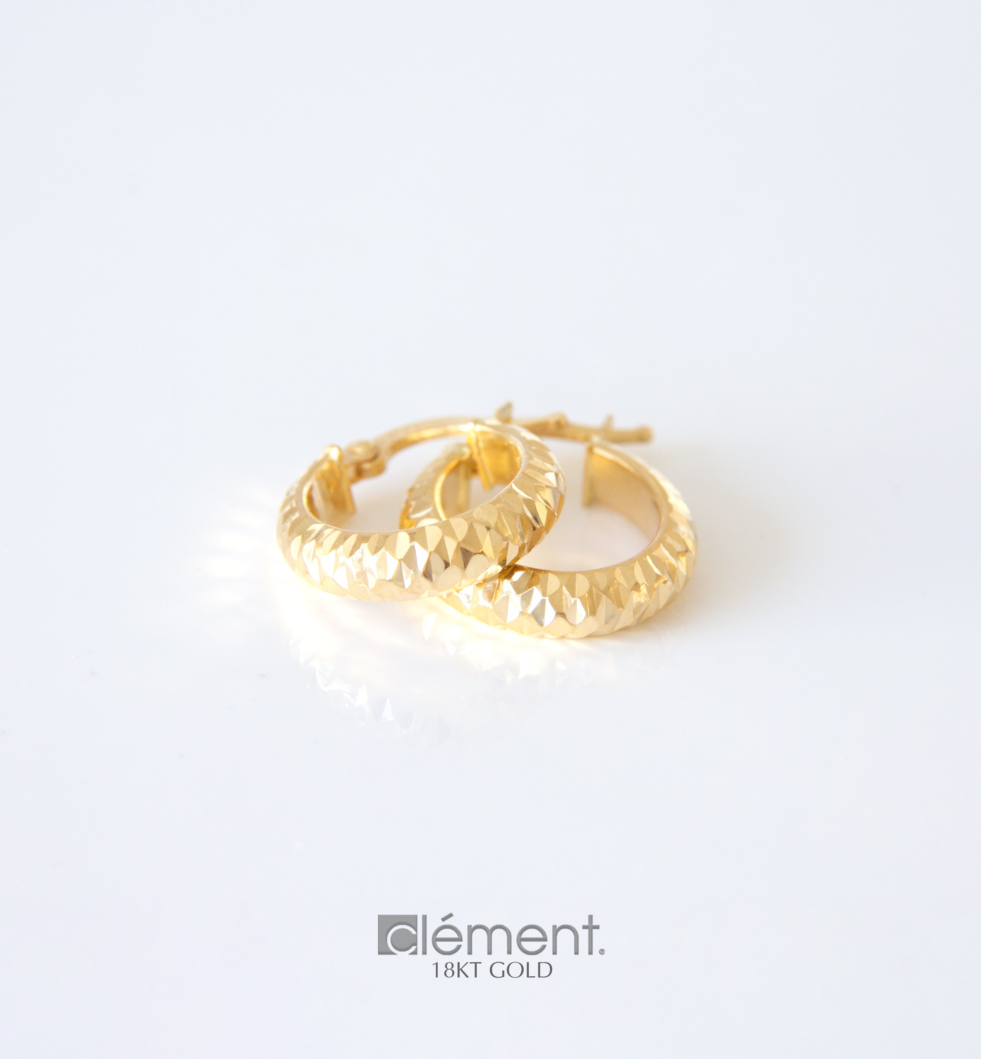 18ct Yellow Gold Oval Hoop Earrings