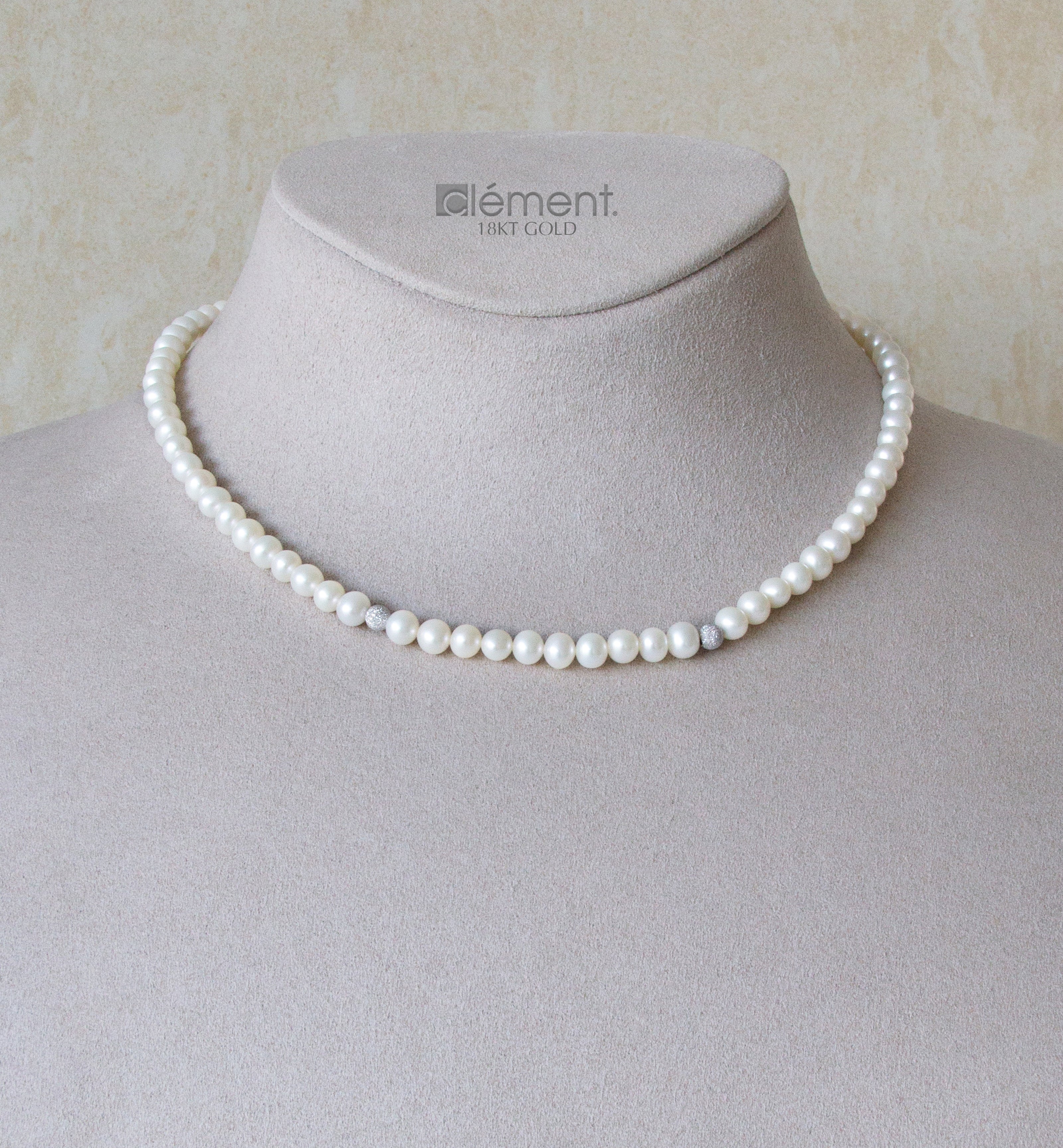 FW Cultured Pearl Necklace with 18ct Gold Inserts