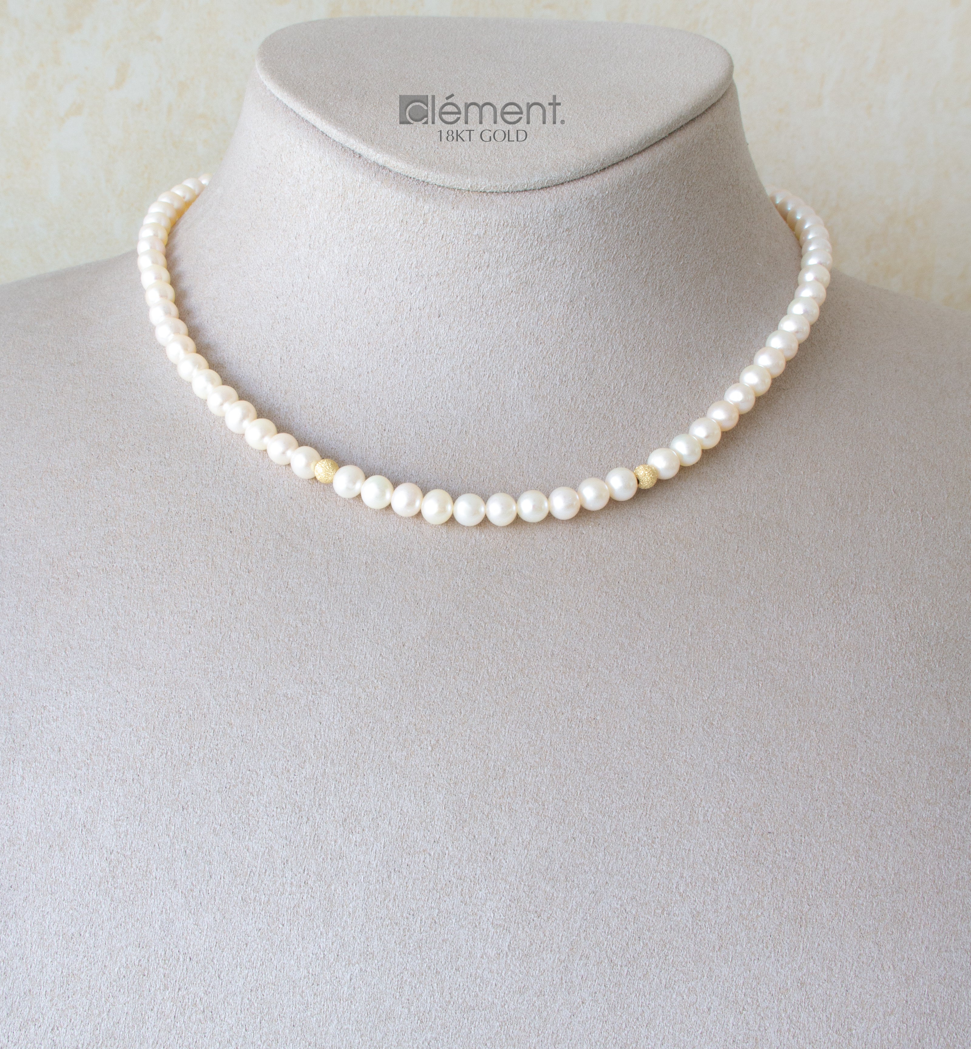 FW Cultured Pearl Necklace with 18ct Gold Inserts