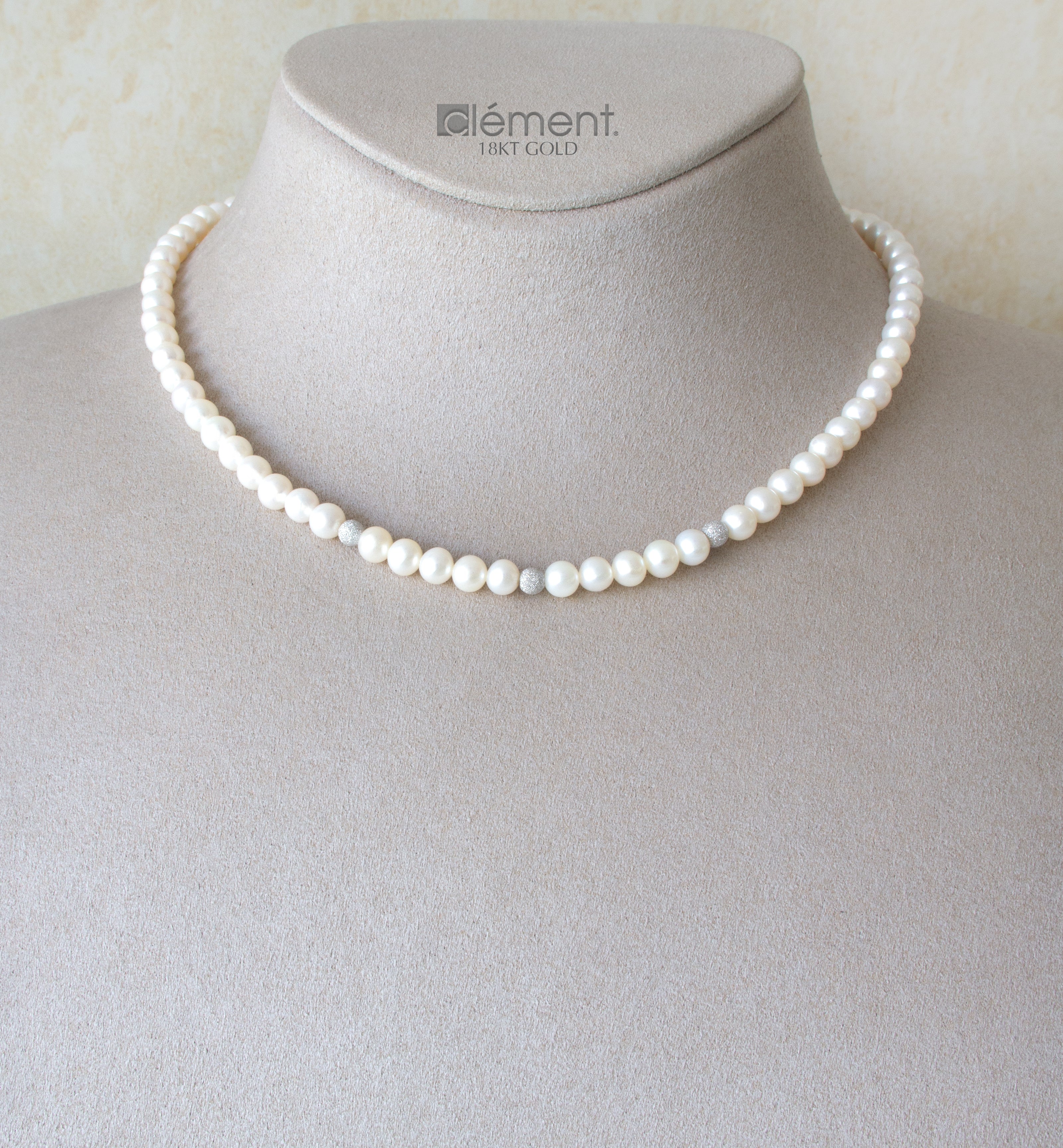 FW Cultured Pearl Necklace with 18ct Gold Inserts