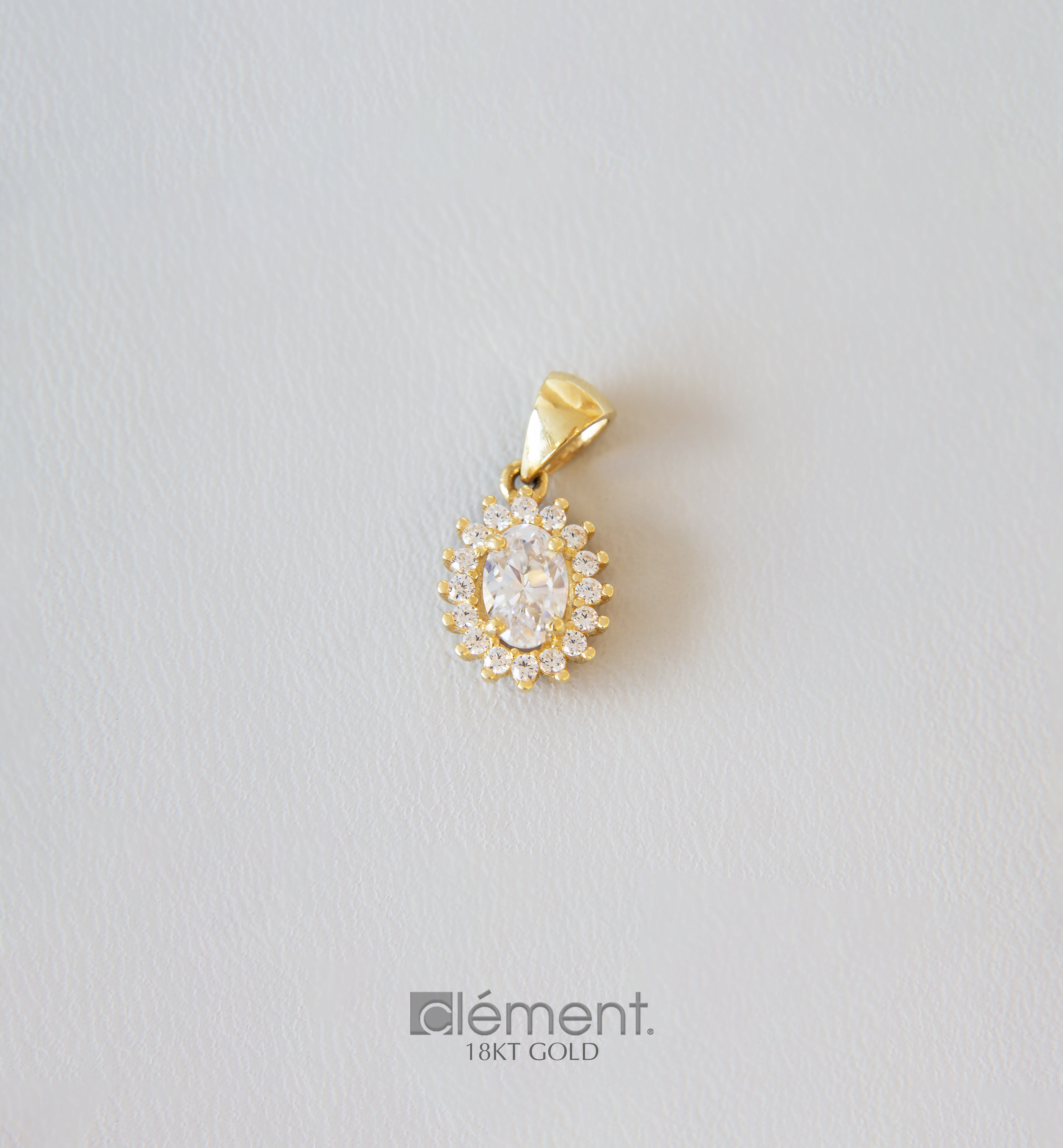 18ct Yellow Gold Oval Pendant with CZ Stones